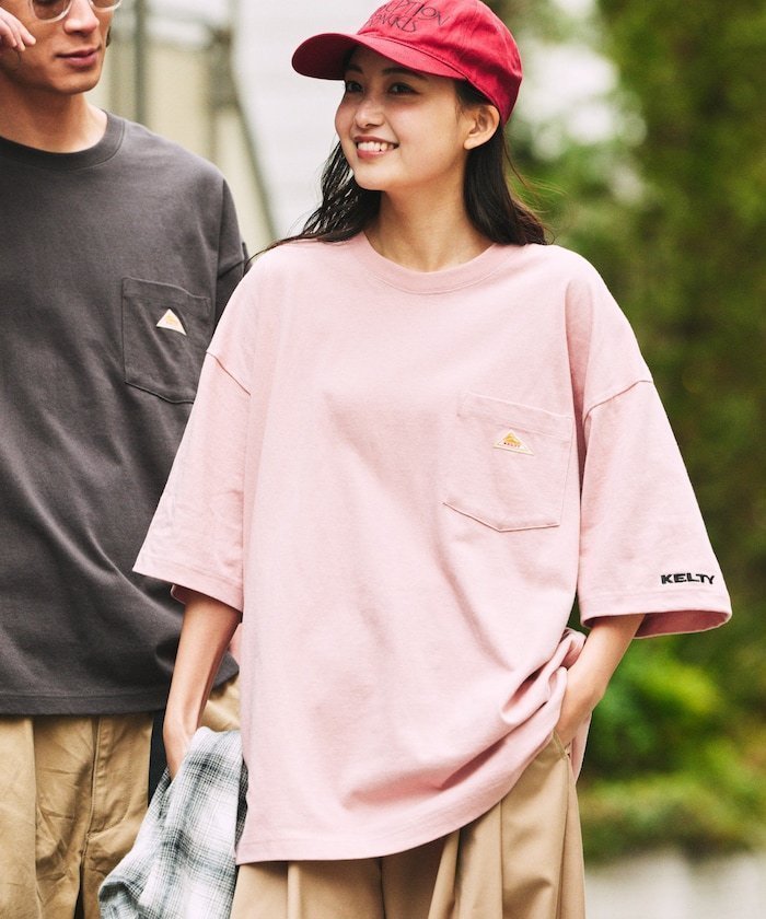 【その他のブランド/Other】のKELTY×FREAK S STORE/ケルティ 別注 ワンポイント ヴィンテージロゴ クルーネック ポケットTシャツ 【限定展開】25SS インテリア・キッズ・メンズ・レディースファッション・服の通販 founy(ファニー) 　ファッション　Fashion　メンズファッション　MEN　インナー　Inner　カーゴパンツ　Cargo Pants　スラックス　Slacks　デニム　Denim　トレンド　Trend　定番　Standard　バランス　Balance　ビッグ　Big　ボーダー　Border　ポケット　Pocket　別注　Special Order　ワイド　Wide　ワンポイント　One Point　S/S・春夏　Ss・Spring/Summer　おすすめ　Recommend　夏　Summer　2025年　2025　2025春夏・S/S　Ss,Spring/Summer,2025　ピンク|ID: prp329100004458325 ipo3291000000031207409