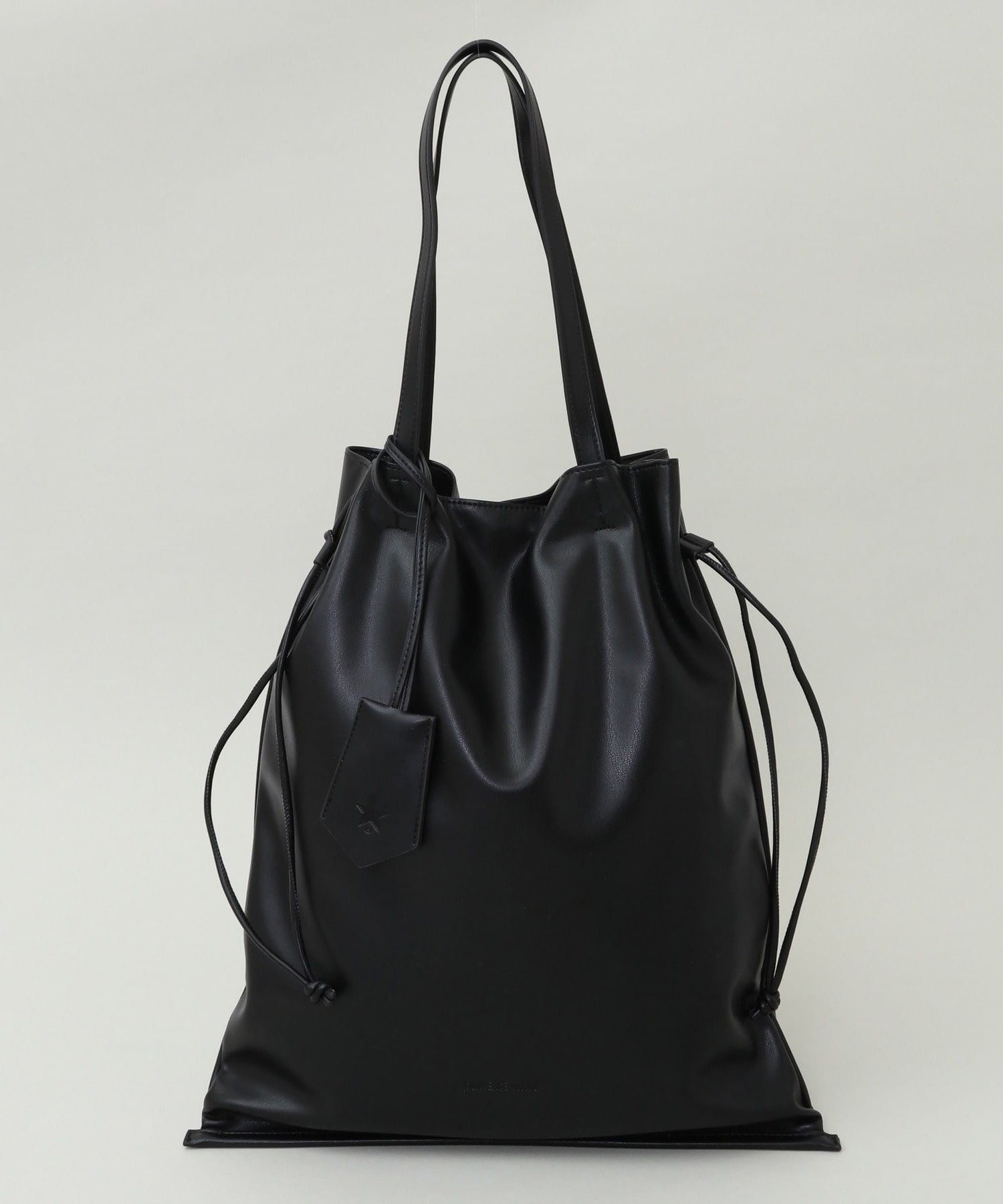 【コンバーストウキョウ/CONVERSE TOKYO】のCANVAS GATHERED TOTE BAG インテリア・キッズ・メンズ・レディースファッション・服の通販 founy(ファニー) 　ファッション　Fashion　レディースファッション　Fashion for Women　バッグ　Bags　おすすめ　Recommended / Our Picks　キャンバス　Canvas, Canvas Fabric　シンプル　Simple, Minimal　チャーム　Charm, Pendant　ポケット　Pocket, Pocket Detail　人気　Popular, Best Seller　ビジネス 仕事 通勤　Business / Work / Commuting　巾着　Drawstring Bag, Kinchaku　ブラック系その他|ID: prp329100004460665 ipo3291000000033277069