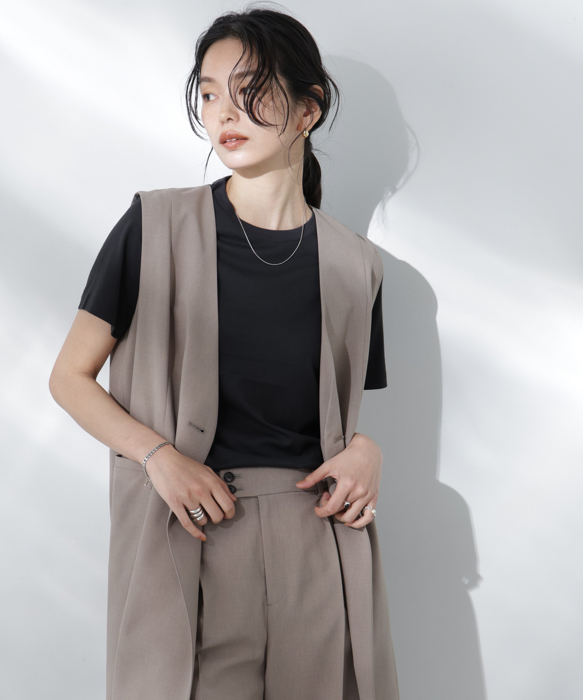 【ナノ ユニバース/nano universe】のAnti Soaked 汗染み防止クルーネックTシャツ インテリア・キッズ・メンズ・レディースファッション・服の通販 founy(ファニー) 　ファッション　Fashion　レディースファッション　WOMEN　トップス・カットソー　Tops/Tshirt　シャツ/ブラウス　Shirts/Blouses　ロング / Tシャツ　T-Shirts　イエロー　Yellow　カラフル　Colorful　吸水　Water Absorption　スリット　Slit　定番　Standard　人気　Popularity　ベーシック　Basic　再入荷　Restock/Back In Stock/Re Arrival　エレガント 上品　Elegant　2025年　2025　2025春夏・S/S　Ss,Spring/Summer,2025　ブラック|ID: prp329100004460733 ipo3291000000032213520