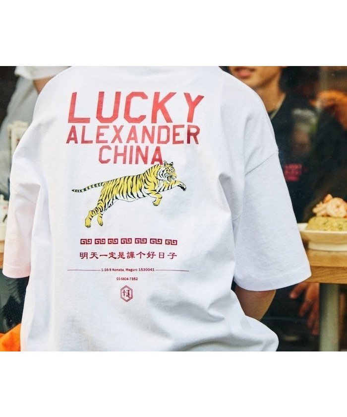 【フリークスストア/FREAK'S STORE】のLUCKY ALEXANDER CHINA×FREAK S STORE 別注 ビッグシルエット バックプリント クルーネックTシャツ 【限定展開】 25SS 人気、トレンドファッション・服の通販 founy(ファニー) 　ファッション　Fashion　レディースファッション　Fashion for Women　トップス・カットソー　Cut & Sew Tops　シャツ・ブラウス・オフィスカジュアル　Elegant Blouses & Button-Ups　ロングTシャツ・Tシャツ　Longline T-Shirts & Tees　バッグ　Bags　2025年　2025　2025春夏・S/S　Spring/Summer 2025 SS25　おすすめ　Recommended / Our Picks　カーゴパンツ　Cargo Pants, Utility Pants　グラフィック　Graphic, Graphic Design　コラボ　Collaboration, Collab　シンプル　Simple, Minimal　デニム　Denim, Jeans Material　トレンド　Trend, Trending Now　ビッグ　Big, Oversized　プリント　Print, Printed Pattern　ボトム　Bottoms, Lower Wear　ワンポイント　One Point, Statement Accent　別注　Limited Edition, Custom Order　夏　Summer　定番　Standard, Basic Item　S/S・春夏　SS, Spring/Summer, Warm Season　 other-1|ID: prp329100004466086 ipo3291000000033200689