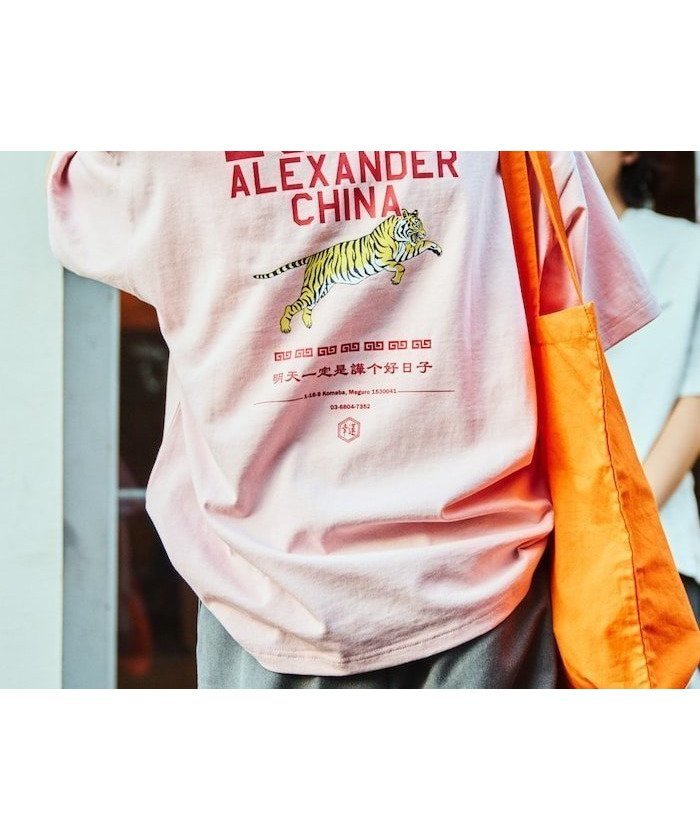 【フリークスストア/FREAK'S STORE】のLUCKY ALEXANDER CHINA×FREAK S STORE 別注 ビッグシルエット バックプリント クルーネックTシャツ 【限定展開】 25SS インテリア・キッズ・メンズ・レディースファッション・服の通販 founy(ファニー) 　ファッション　Fashion　レディースファッション　Fashion for Women　トップス・カットソー　Cut & Sew Tops　シャツ・ブラウス・オフィスカジュアル　Elegant Blouses & Button-Ups　ロングTシャツ・Tシャツ　Longline T-Shirts & Tees　バッグ　Bags　2025年　2025　2025春夏・S/S　Spring/Summer 2025 SS25　おすすめ　Recommended / Our Picks　カーゴパンツ　Cargo Pants, Utility Pants　グラフィック　Graphic, Graphic Design　コラボ　Collaboration, Collab　シンプル　Simple, Minimal　デニム　Denim, Jeans Material　トレンド　Trend, Trending Now　ビッグ　Big, Oversized　プリント　Print, Printed Pattern　ボトム　Bottoms, Lower Wear　ワンポイント　One Point, Statement Accent　別注　Limited Edition, Custom Order　夏　Summer　定番　Standard, Basic Item　S/S・春夏　SS, Spring/Summer, Warm Season　ピンク|ID: prp329100004466086 ipo3291000000033200693