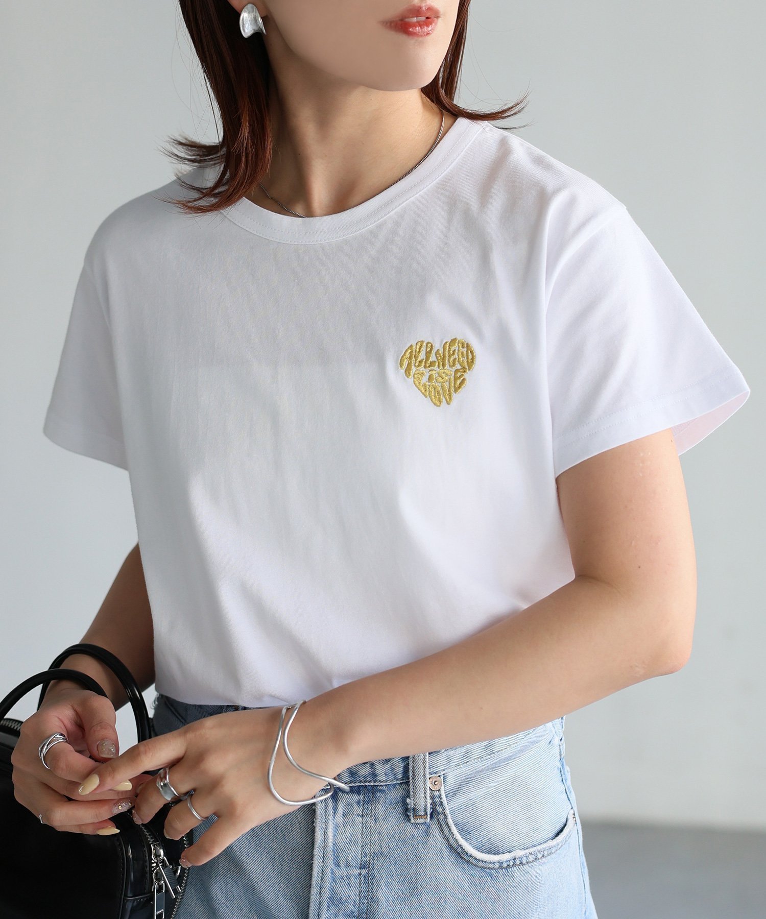【リベリー/Riberry】のハートロゴラメ刺繍コンパクトTシャツ/綿100% インテリア・キッズ・メンズ・レディースファッション・服の通販 founy(ファニー) 　ファッション　Fashion　レディースファッション　WOMEN　トップス・カットソー　Tops/Tshirt　シャツ/ブラウス　Shirts/Blouses　ロング / Tシャツ　T-Shirts　インナー　Inner　キャミワンピース　Cami Dress　キラキラ　Sparkling　コンパクト　Compact　シンプル　Simple　デニム　Denim　トレンド　Trend　定番　Standard　半袖　Short Sleeve　夏　Summer　ホワイト×イエロー|ID: prp329100004466114 ipo3291000000032304596