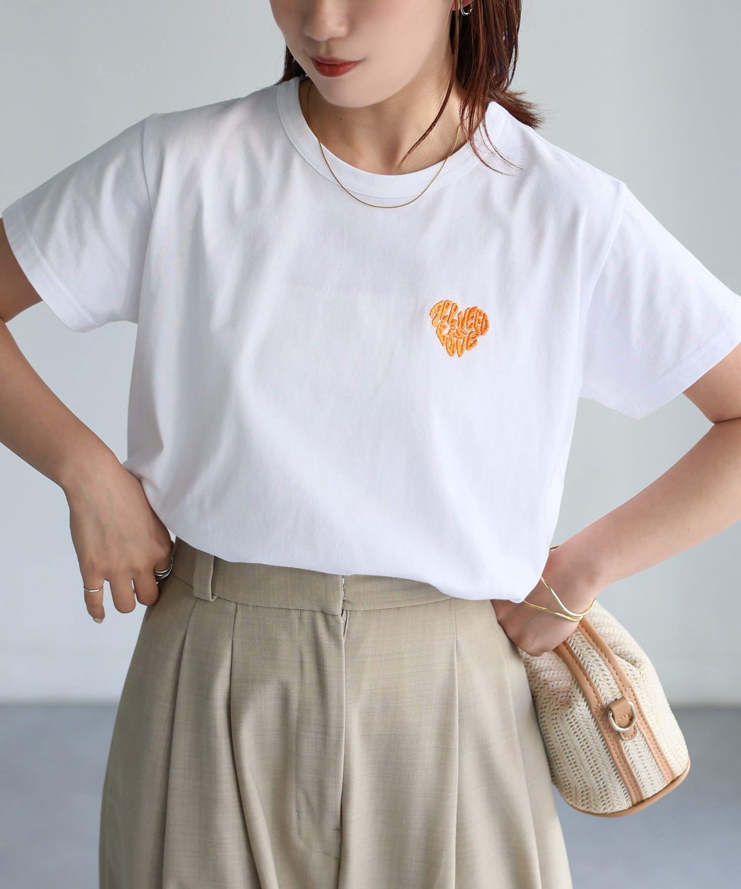 【リベリー/Riberry】のハートロゴラメ刺繍コンパクトTシャツ/綿100% インテリア・キッズ・メンズ・レディースファッション・服の通販 founy(ファニー) 　ファッション　Fashion　レディースファッション　WOMEN　トップス・カットソー　Tops/Tshirt　シャツ/ブラウス　Shirts/Blouses　ロング / Tシャツ　T-Shirts　インナー　Inner　キャミワンピース　Cami Dress　キラキラ　Sparkling　コンパクト　Compact　シンプル　Simple　デニム　Denim　トレンド　Trend　定番　Standard　半袖　Short Sleeve　夏　Summer　ホワイト×オレンジ|ID: prp329100004466114 ipo3291000000032304599