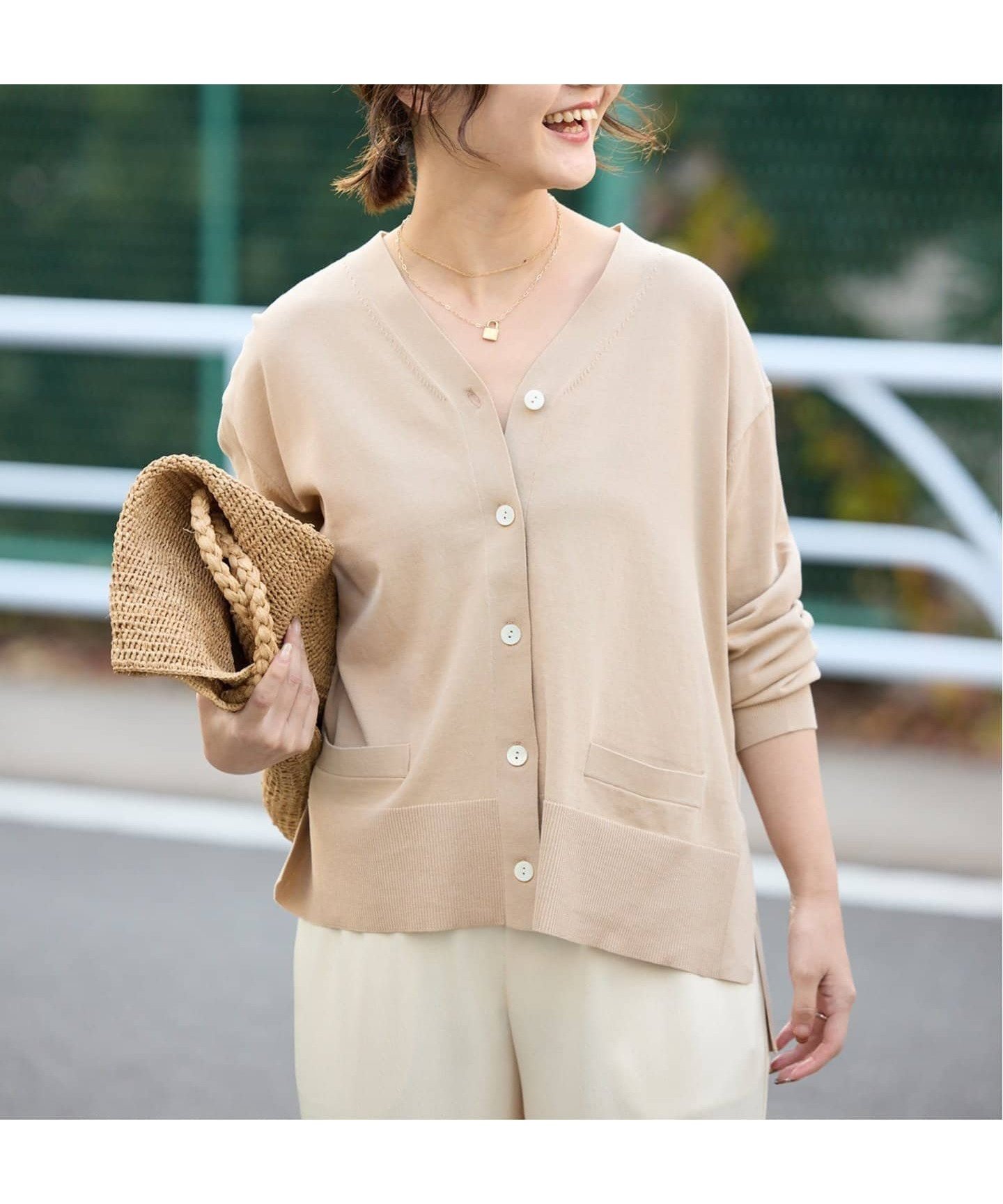 【スローブ イエナ/SLOBE IENA】の《接触冷感/UV機能》FROSTYCOTTON Vネックカーディガン インテリア・キッズ・メンズ・レディースファッション・服の通販 founy(ファニー) 　ファッション　Fashion　レディースファッション　WOMEN　トップス・カットソー　Tops/Tshirt　カーディガン　Cardigans　Vネック　V-Neck　2025年　2025　2025春夏・S/S　Ss,Spring/Summer,2025　カーディガン　Cardigan　スリット　Slit　夏　Summer　抗菌　Antibacterial　春　Spring　S/S・春夏　Ss・Spring/Summer　ベージュ|ID: prp329100004467163 ipo3291000000031350829