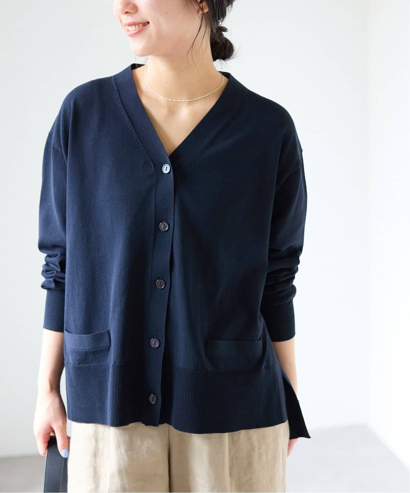 【スローブ イエナ/SLOBE IENA】の《接触冷感/UV機能》FROSTYCOTTON Vネックカーディガン インテリア・キッズ・メンズ・レディースファッション・服の通販 founy(ファニー) 　ファッション　Fashion　レディースファッション　WOMEN　トップス・カットソー　Tops/Tshirt　カーディガン　Cardigans　Vネック　V-Neck　2025年　2025　2025春夏・S/S　Ss,Spring/Summer,2025　カーディガン　Cardigan　スリット　Slit　夏　Summer　抗菌　Antibacterial　春　Spring　S/S・春夏　Ss・Spring/Summer　ネイビー|ID: prp329100004467163 ipo3291000000031350831