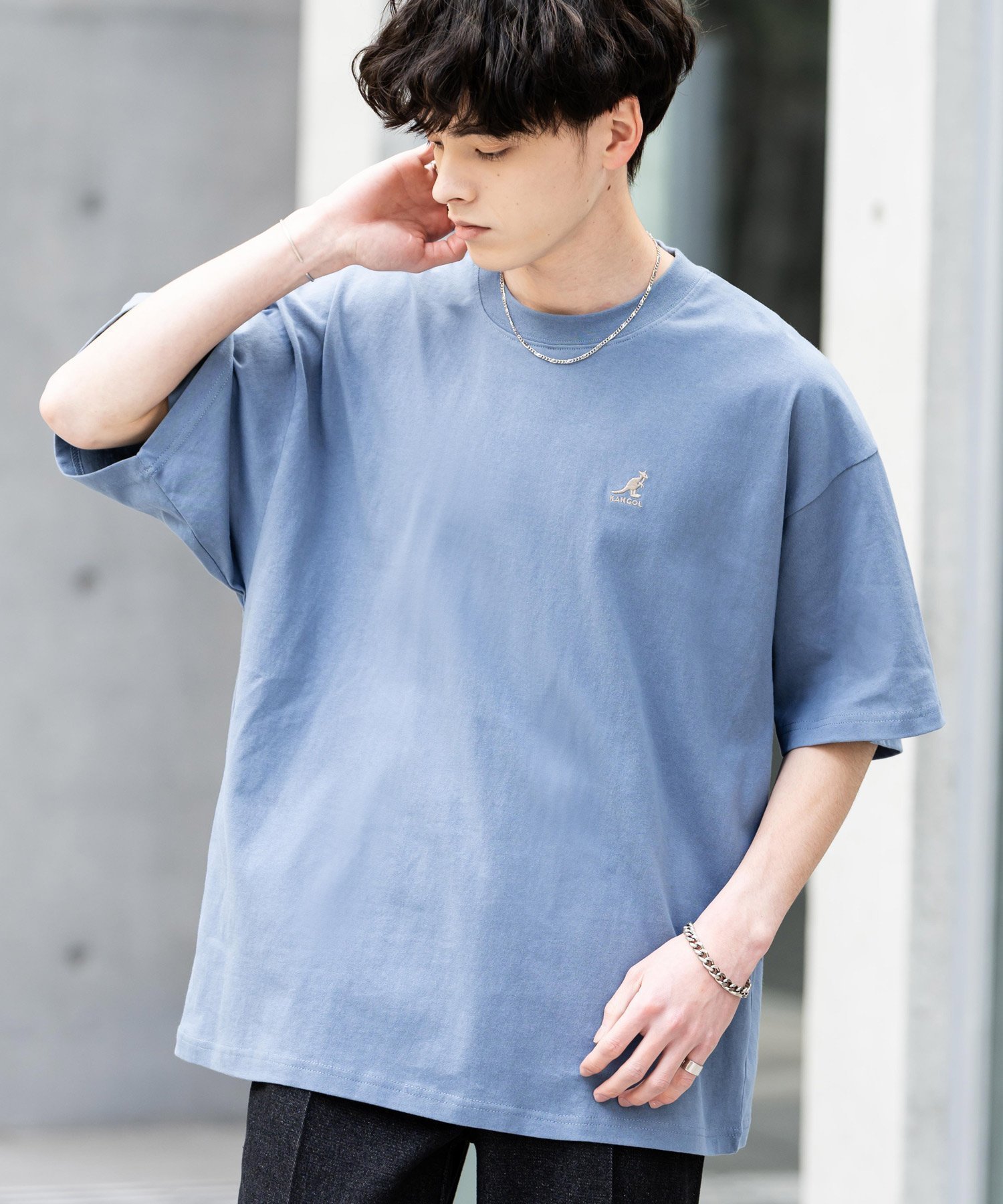 【ロッキーモンロー/Rocky Monroe】のKANGOL 別注コラボ ワンポイント刺繍半袖Tシャツ インテリア・キッズ・メンズ・レディースファッション・服の通販 founy(ファニー) 　ファッション　Fashion　レディースファッション　WOMEN　トップス・カットソー　Tops/Tshirt　シャツ/ブラウス　Shirts/Blouses　ロング / Tシャツ　T-Shirts　アウトドア　Outdoor　コラボ　Collaboration　スラックス　Slacks　デニム　Denim　トレンド　Trend　人気　Popularity　パターン　Pattern　ベーシック　Basic　別注　Special Order　半袖　Short Sleeve　メンズ　Mens　無地　Plain Color　リラックス　Relax　ロング　Long　ワイド　Wide　ワンポイント　One Point　おすすめ　Recommend　エレガント 上品　Elegant　ブルー|ID: prp329100004468068 ipo3291000000031998253