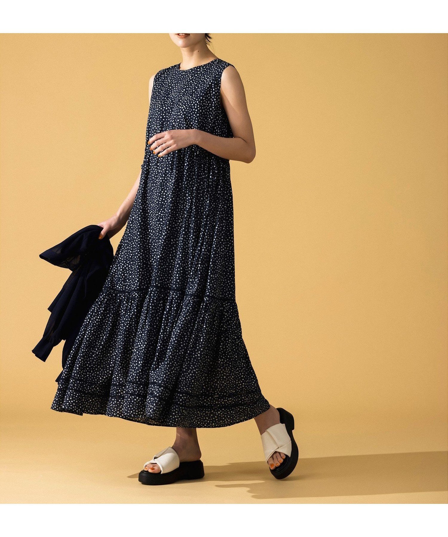 【ビーミングライフストアバイビームス/B:MING LIFE STORE by BEAMS】のティアード ノースリーブ マキシ ワンピース(S~M) 25SS おでかけ ウォッシャブル 旅行 きれいめ インテリア・キッズ・メンズ・レディースファッション・服の通販 founy(ファニー) 　ファッション　Fashion　レディースファッション　WOMEN　ワンピース　Dress　2025年　2025　2025春夏・S/S　Ss,Spring/Summer,2025　おすすめ　Recommend　ウォッシャブル　Washable　ティアード　Tiered　ノースリーブ　No Sleeve　マキシ　Maxi　今季　This Season　定番　Standard　旅行　Travel　NAVY×OFF WHITE|ID: prp329100004470288 ipo3291000000031852747