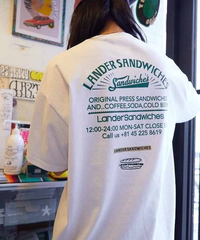 【フリークスストア/FREAK'S STORE】のLANDER SANDWICHES×FREAK S STORE ランダー 別注 ビッグシルエット バックプリント クルーネックTシャツ 【限定展開】 25SS インテリア・キッズ・メンズ・レディースファッション・服の通販 founy(ファニー) 　ファッション　Fashion　レディースファッション　Fashion for Women　トップス・カットソー　Cut & Sew Tops　シャツ・ブラウス・オフィスカジュアル　Elegant Blouses & Button-Ups　ロングTシャツ・Tシャツ　Longline T-Shirts & Tees　バッグ　Bags　2025年　2025　2025春夏・S/S　Spring/Summer 2025 SS25　グラフィック　Graphic, Graphic Design　コラボ　Collaboration, Collab　シンプル　Simple, Minimal　ビッグ　Big, Oversized　プリント　Print, Printed Pattern　ワンポイント　One Point, Statement Accent　人気　Popular, Best Seller　別注　Limited Edition, Custom Order　夏　Summer　S/S・春夏　SS, Spring/Summer, Warm Season　ホワイト|ID: prp329100004470562 ipo3291000000032740754