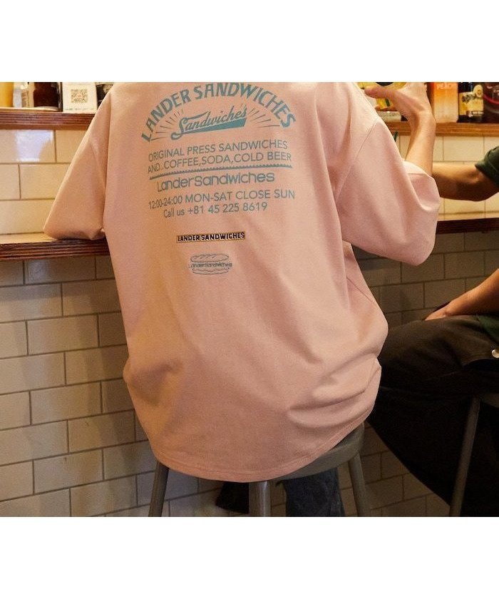 【フリークスストア/FREAK'S STORE】のLANDER SANDWICHES×FREAK S STORE ランダー 別注 ビッグシルエット バックプリント クルーネックTシャツ 【限定展開】 25SS インテリア・キッズ・メンズ・レディースファッション・服の通販 founy(ファニー) 　ファッション　Fashion　レディースファッション　Fashion for Women　トップス・カットソー　Cut & Sew Tops　シャツ・ブラウス・オフィスカジュアル　Elegant Blouses & Button-Ups　ロングTシャツ・Tシャツ　Longline T-Shirts & Tees　バッグ　Bags　2025年　2025　2025春夏・S/S　Spring/Summer 2025 SS25　グラフィック　Graphic, Graphic Design　コラボ　Collaboration, Collab　シンプル　Simple, Minimal　ビッグ　Big, Oversized　プリント　Print, Printed Pattern　ワンポイント　One Point, Statement Accent　人気　Popular, Best Seller　別注　Limited Edition, Custom Order　夏　Summer　S/S・春夏　SS, Spring/Summer, Warm Season　ピンク|ID: prp329100004470562 ipo3291000000032740758