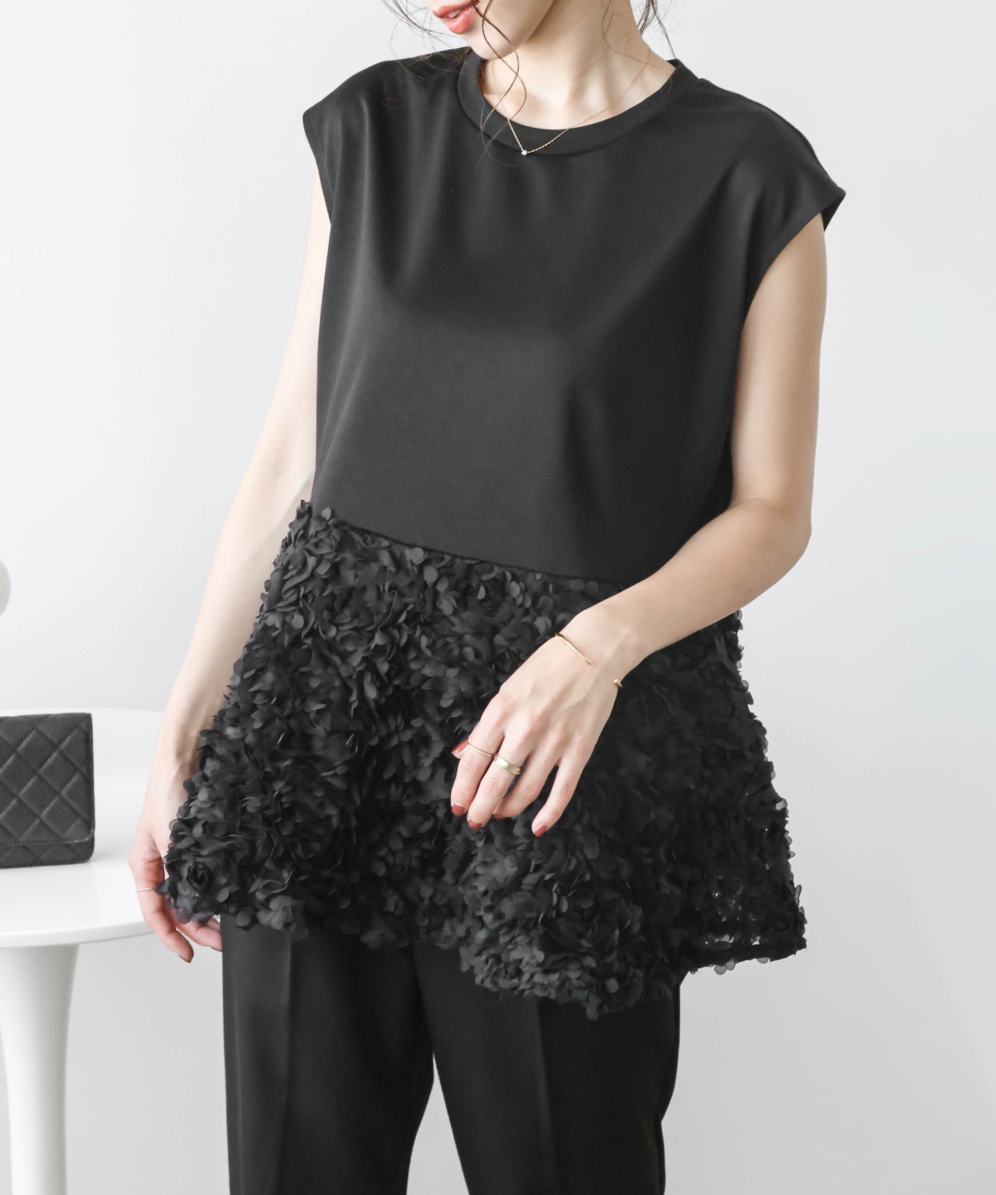 【その他のブランド/Other】のフラワーチュール ペプラムトップス インテリア・キッズ・メンズ・レディースファッション・服の通販 founy(ファニー) 　ファッション　Fashion　レディースファッション　Fashion for Women　トップス・カットソー　Cut & Sew Tops　スラックス　Slacks, Dress Pants　スリーブ　Sleeve, Long Sleeve / Short Sleeve　チュール　Tulip, Tulip Motif　デニム　Denim, Jeans Material　フレンチ　French, French Style　ペプラム　Peplum, Flared Hem　半袖　Short Sleeve, Half Sleeve　フレンチスリーブブラック|ID: prp329100004471560 ipo3291000000032778472