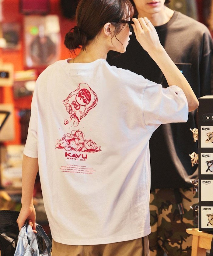 【フリークスストア/FREAK'S STORE】の限定展開 KAVU×FREAK S STORE 別注/カブ- ビッグシルエット バックプリントTシャツ 25SS インテリア・キッズ・メンズ・レディースファッション・服の通販 founy(ファニー) https://founy.com/ ファッション Fashion レディースファッション Fashion for Women トップス・カットソー Cut & Sew Tops シャツ・ブラウス・オフィスカジュアル Elegant Blouses & Button-Ups ロングTシャツ・Tシャツ Longline T-Shirts & Tees バッグ Bags 2025年 2025 2025春夏・S/S Spring/Summer 2025 SS25 おすすめ Recommended / Our Picks インナー Innerwear グラフィック Graphic, Graphic Design シンプル Simple, Minimal トレンド Trend, Trending Now ビッグ Big, Oversized フロント Front, Front Design プリント Print, Printed Pattern ボトム Bottoms, Lower Wear ワンポイント One Point, Statement Accent 人気 Popular, Best Seller 別注 Limited Edition, Custom Order 夏 Summer 定番 Standard, Basic Item S/S・春夏 SS, Spring/Summer, Warm Season |ID: prp329100004472045 ipo3291000000032677947