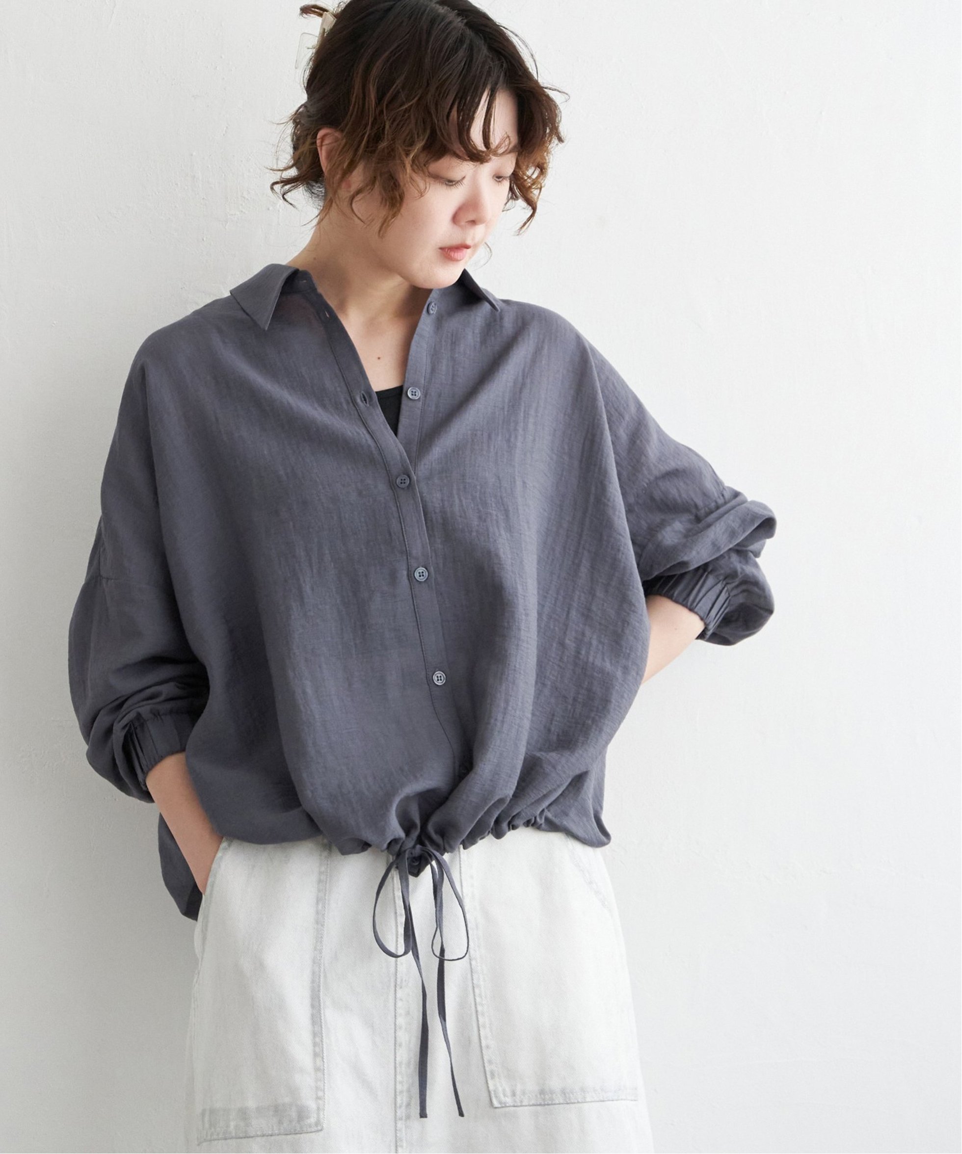 【ノッチ/notch】の裾ドロストシャツ インテリア・キッズ・メンズ・レディースファッション・服の通販 founy(ファニー) 　ファッション　Fashion　レディースファッション　WOMEN　トップス・カットソー　Tops/Tshirt　シャツ/ブラウス　Shirts/Blouses　定番　Standard　チャコール|ID: prp329100004472356 ipo3291000000032295619