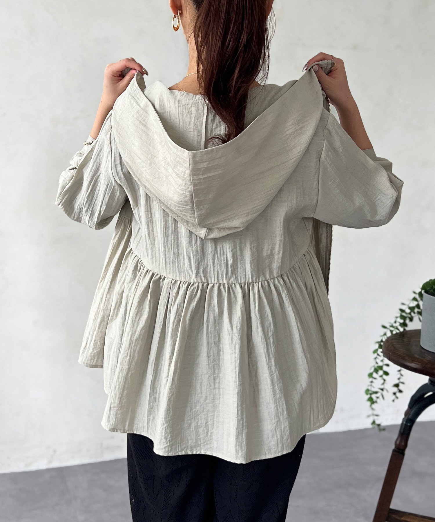 【シェトワ/Chez toi】のシアーペプラムブルゾン インテリア・キッズ・メンズ・レディースファッション・服の通販 founy(ファニー) 　ファッション　Fashion　レディースファッション　WOMEN　アウター　Coat Outerwear　ブルゾン　Blouson/Jackets　コンパクト　Compact　シアー　Sheer　シンプル　Simple　フェミニン　Feminine　ブルゾン　Blouson　ペプラム　Peplum　リラックス　Relax　プチプライス・低価格　Affordable　おすすめ　Recommend　夏　Summer　ライトグレー|ID: prp329100004473044 ipo3291000000031913763