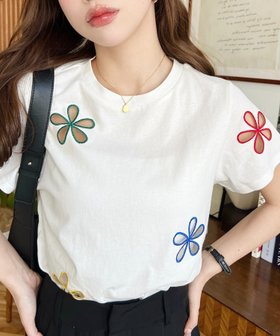 【モーメントプラス/moment+ / MEN】のフラワー刺繍半袖Tシャツ 人気、トレンドファッション・服の通販 founy(ファニー) ファッション Fashion メンズファッション Fashion for Men おすすめ Recommended / Our Picks インナー Innerwear ショート Short, Short Length シンプル Simple, Minimal スラックス Slacks, Dress Pants デニム Denim, Jeans Material ビスチェ Bustier, Corset Top フェミニン Feminine, Girly フラワー Flower, Floral モチーフ Motif, Design Theme 半袖 Short Sleeve, Half Sleeve 定番 Standard, Basic Item |ID:prp329100004474457