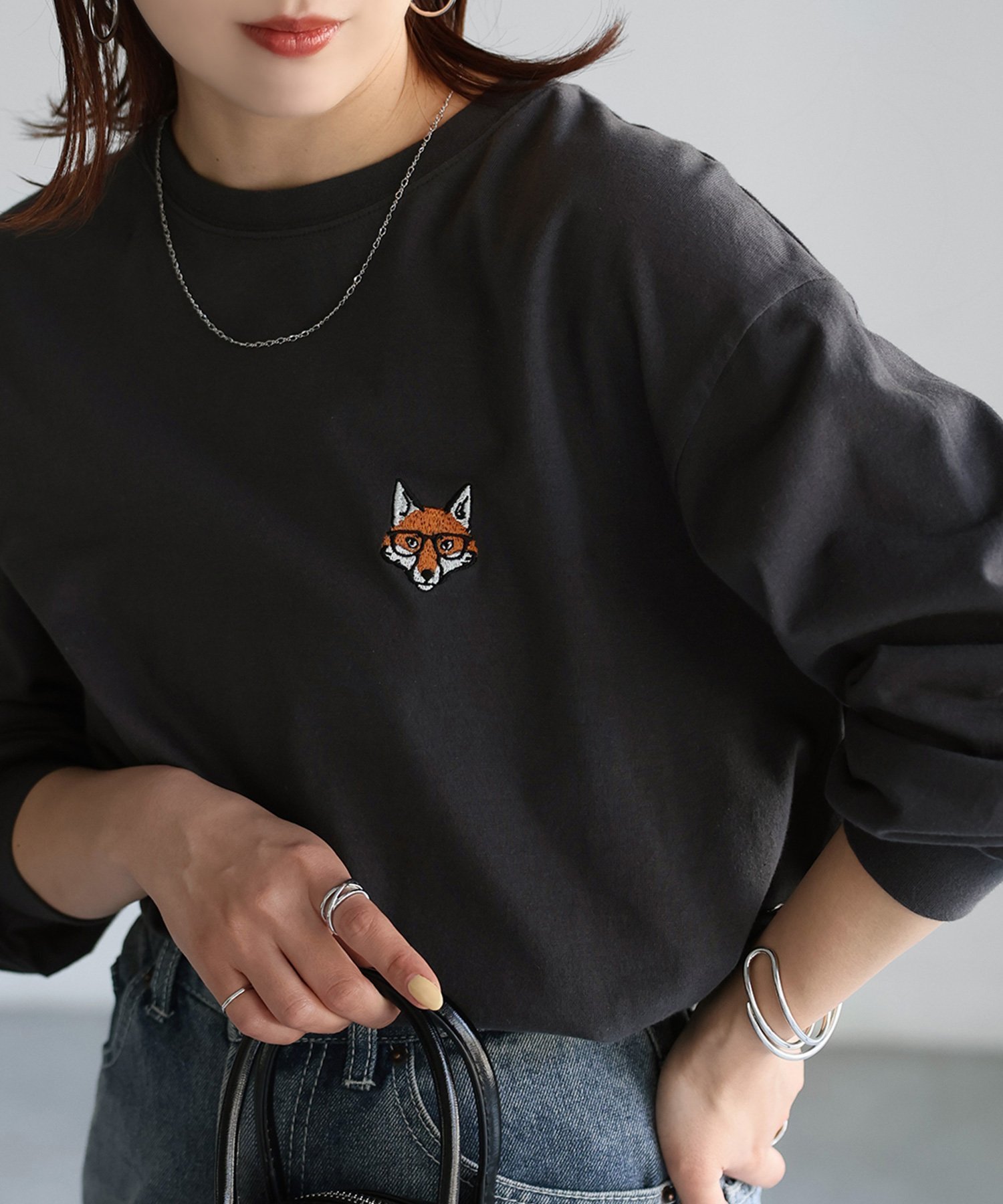 【リベリー/Riberry】のめがねキツネ胸刺繍ロンT インテリア・キッズ・メンズ・レディースファッション・服の通販 founy(ファニー) 　ファッション　Fashion　レディースファッション　WOMEN　トップス・カットソー　Tops/Tshirt　ロング / Tシャツ　T-Shirts　おすすめ　Recommend　インナー　Inner　カーゴパンツ　Cargo Pants　シンプル　Simple　スラックス　Slacks　デニム　Denim　ロング　Long　ワンポイント　One Point　冬　Winter　夏　Summer　チャコールグレー|ID: prp329100004474598 ipo3291000000032344306