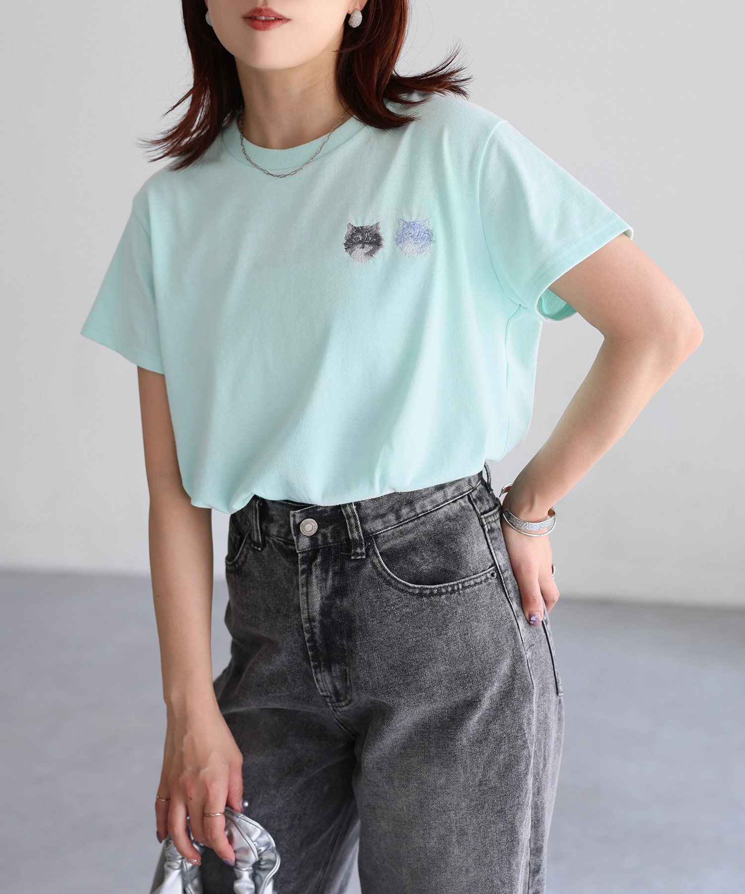 【リベリー/Riberry】のネコ刺繍半袖Tシャツ インテリア・キッズ・メンズ・レディースファッション・服の通販 founy(ファニー) 　ファッション　Fashion　レディースファッション　WOMEN　トップス・カットソー　Tops/Tshirt　シャツ/ブラウス　Shirts/Blouses　ロング / Tシャツ　T-Shirts　インナー　Inner　コンパクト　Compact　ジャケット　Jacket　スウェット　Sweat　ティアードスカート　Tiered Skirt　デニム　Denim　ネコ　Cat　猫　Cat　フェイス　Face　ボトム　Bottom　半袖　Short Sleeve　ロング　Long　ワイド　Wide　ミント|ID: prp329100004474664 ipo3291000000032319803