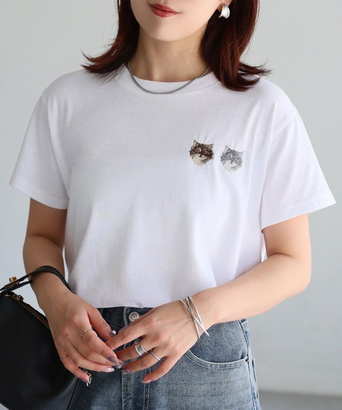 【リベリー/Riberry】のネコ刺繍半袖Tシャツ インテリア・キッズ・メンズ・レディースファッション・服の通販 founy(ファニー) https://founy.com/ ファッション Fashion レディースファッション Fashion for Women トップス・カットソー Cut & Sew Tops シャツ・ブラウス・オフィスカジュアル Elegant Blouses & Button-Ups ロングTシャツ・Tシャツ Longline T-Shirts & Tees インナー Innerwear コンパクト Compact, Small Size ジャケット Jacket, Outerwear スウェット / スエット Sweatshirt, Sweatwear ティアードスカート Tiered Skirt, Flounced Skirt デニム Denim, Jeans Material ネコ Cat, Feline Motif 猫 Cat, Kitty フェイス Face, Facial Design ボトム Bottoms, Lower Wear 半袖 Short Sleeve, Half Sleeve ロング Long, Long-Length ワイド Wide, Wide Fit |ID: prp329100004474664 ipo3291000000033214867