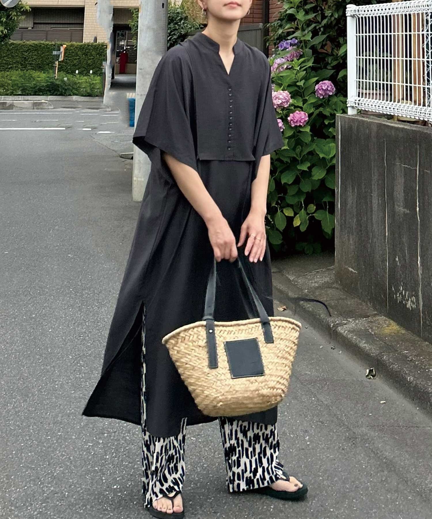【コーナーズ/CORNERS】のCORNERS by KR スラブジョーゼットカフタンシャツワンピース インテリア・キッズ・メンズ・レディースファッション・服の通販 founy(ファニー) 　ファッション　Fashion　レディースファッション　WOMEN　ワンピース　Dress　シャツワンピース　Shirt Dresses　ジョーゼット　Georgette　スキッパー　Skipper　スリット　Slit　ロング　Long　半袖　Short Sleeve　チャコールグレー|ID: prp329100004475674 ipo3291000000032311143