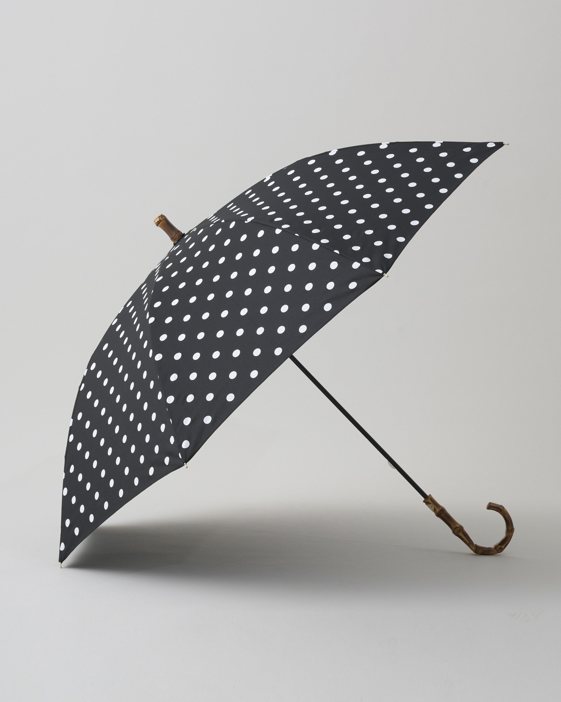 【トラディショナル ウェザーウェア/TWW / Traditional Weatherwear】の【軽量】UMBRELLA BAMBOO LITE インテリア・キッズ・メンズ・レディースファッション・服の通販 founy(ファニー) 　ファッション　Fashion　レディースファッション　WOMEN　クラシカル　Classical　傘　Umbrella　日傘　Parasol　軽量　Lightweight　ブラック×ホワイト|ID: prp329100004476927 ipo3291000000031989961