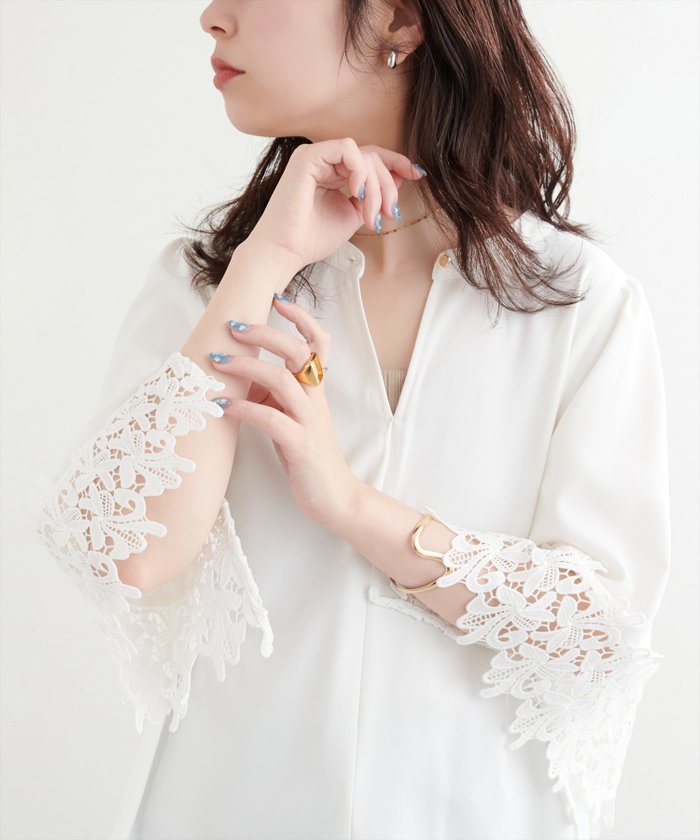【ナチュラルクチュール/natural couture】の【WEB限定】衿2WAYレースカフスブラウス インテリア・キッズ・メンズ・レディースファッション・服の通販 founy(ファニー) https://founy.com/ ファッション Fashion レディースファッション WOMEN トップス・カットソー Tops/Tshirt シャツ/ブラウス Shirts/Blouses シンプル Simple ジャケット Jacket デニム Denim フォーマル Formal ラウンド Round リラックス Relax レース Race ワイド Wide エレガント 上品 Elegant 2025年 2025 2025春夏・S/S Ss,Spring/Summer,2025 |ID: prp329100004477465 ipo3291000000031845093