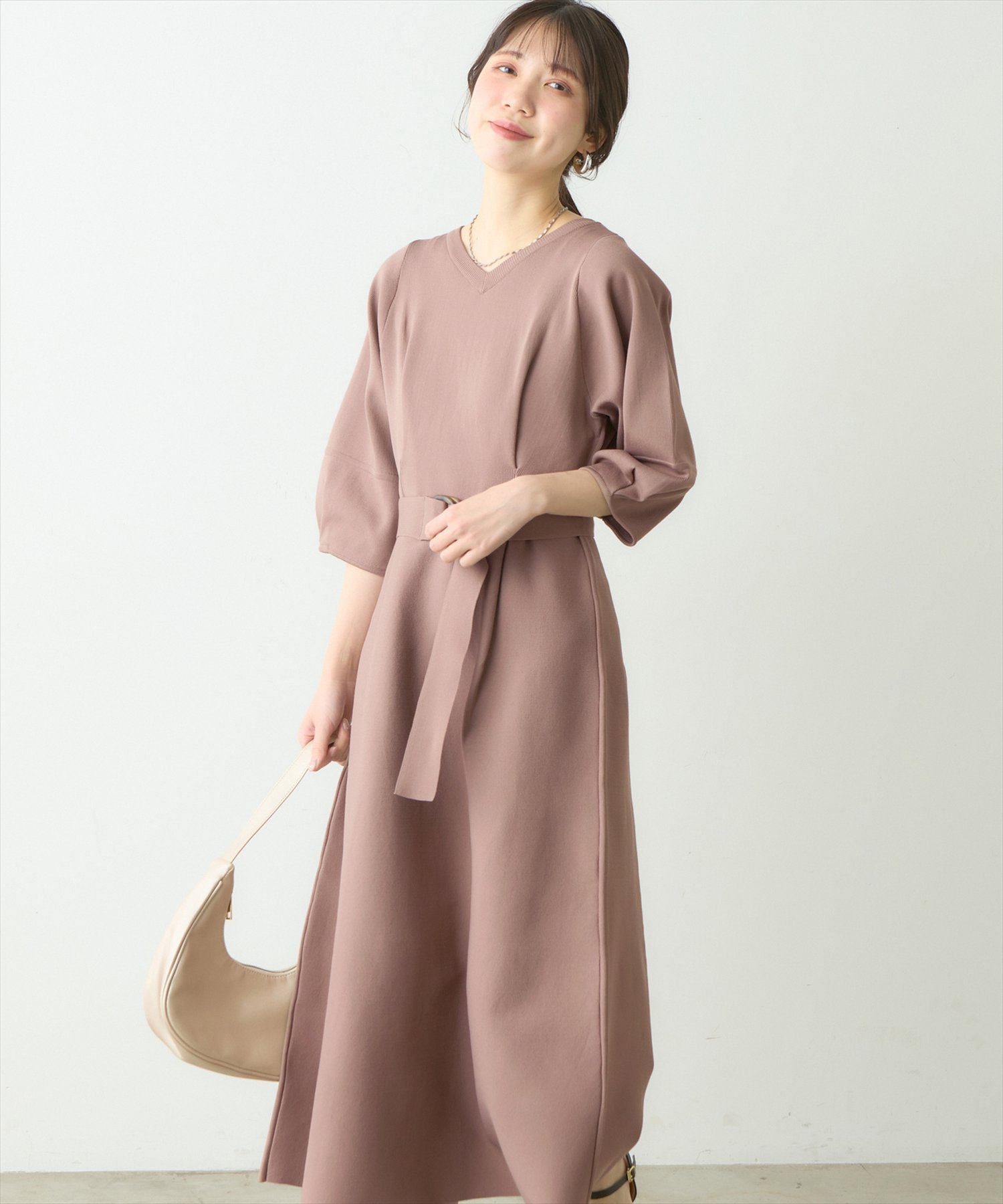 【ナチュラルクチュール/natural couture】の【WEB限定】ランタンスリーブポリニットワンピース インテリア・キッズ・メンズ・レディースファッション・服の通販 founy(ファニー) 　ファッション　Fashion　レディースファッション　WOMEN　ワンピース　Dress　ニットワンピース　Knit Dresses　ジャケット　Jacket　ストレッチ　Stretch　スリーブ　Sleeve　デコルテ　Decolletage　フロント　Front　ロング　Long　冬　Winter　おすすめ　Recommend　2025年　2025　2025春夏・S/S　Ss,Spring/Summer,2025　ベージュ|ID: prp329100004478133 ipo3291000000031964429