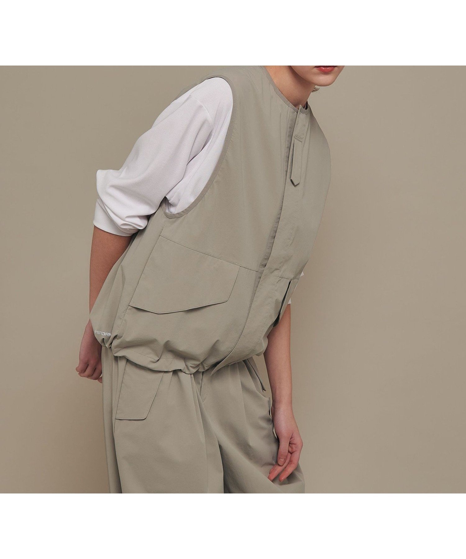 【ユナイテッドアローズ/UNITED ARROWS】のUNITED ARROWS ミリタリー ベスト インテリア・キッズ・メンズ・レディースファッション・服の通販 founy(ファニー) 　ファッション　Fashion　レディースファッション　Ladies' Fashion Online　アウター　Coat Outerwear　トップス・カットソー　Tops/Tshirt　ベスト/ジレ　Gilets/Vests　コレクション　Collection　シリコン　Silicon　シンプル　Simple　ストレッチ　Stretch　ドローコード　Draw Cord　ファブリック　Fabric　ベスト　Vest　ミリタリー　Military　BEIGE|ID: prp329100004480581 ipo3291000000032510992