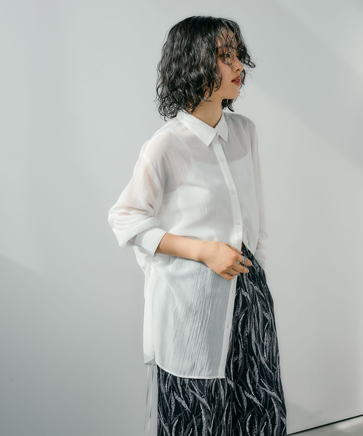 【レプシィム ローリーズファーム/LEPSIM LOWRYS FARM】のサイド絞りシャツ インテリア・キッズ・メンズ・レディースファッション・服の通販 founy(ファニー) 　ファッション　Fashion　レディースファッション　Ladies' Fashion Online　トップス・カットソー　Tops/Tshirt　シャツ/ブラウス　Shirts/Blouses　おすすめ　Recommend　トレンド　Trend　ボトム　Bottom　オフホワイト05|ID: prp329100004481033 ipo3291000000032682491