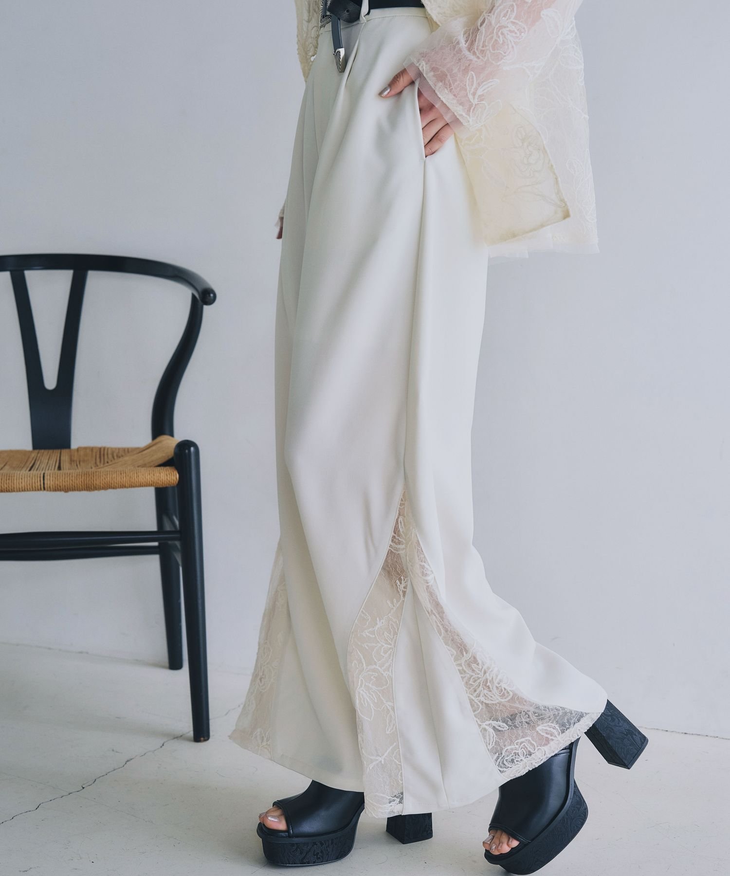 【ハレ/HARE】のflowerレースキリカエパンツ インテリア・キッズ・メンズ・レディースファッション・服の通販 founy(ファニー) 　ファッション　Fashion　レディースファッション　WOMEN　パンツ　Pants　ウェーブ　Wave　クール　Cool　ショート　Short　スパンコール　Sequins　バランス　Balance　フラワー　Flower　モチーフ　Motif　リラックス　Relax　レース　Race　ワイド　Wide　エレガント 上品　Elegant　ホワイト05|ID: prp329100004488093 ipo3291000000031963536