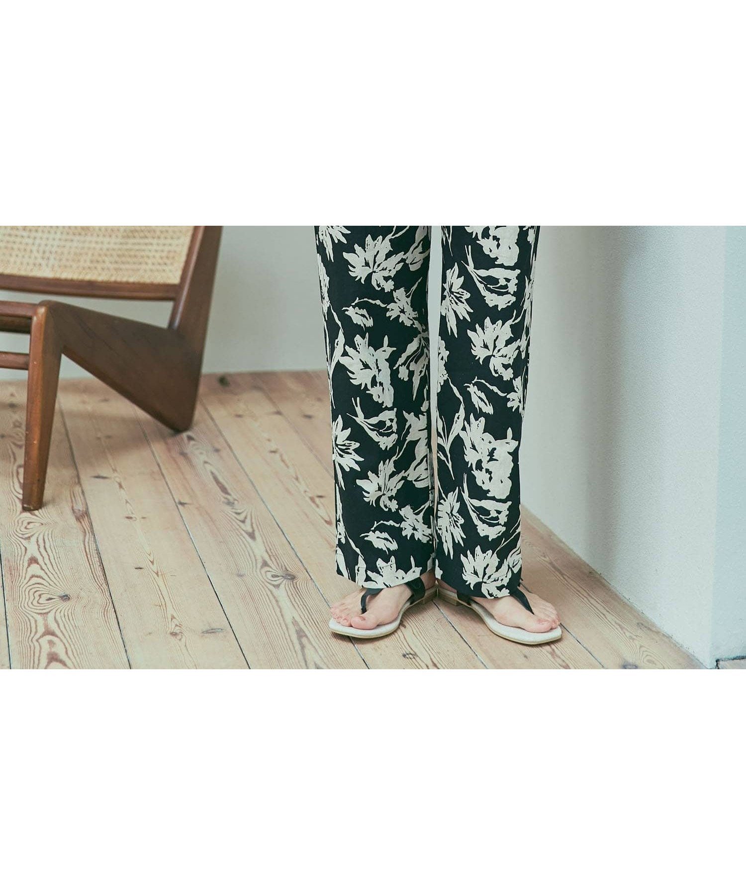 【アーバンリサーチ ドアーズ/URBAN RESEARCH DOORS】のリネンレーヨンフラワープリントパンツ インテリア・キッズ・メンズ・レディースファッション・服の通販 founy(ファニー) 　ファッション　Fashion　レディースファッション　Ladies' Fashion Online　パンツ　Pants　イエロー　Yellow　秋　Autumn/Fall　サンダル　Sandals　ストレート　Straight　フラット　Flat　フラワー　Flower　プリント　Print　ミックス　Mix　モノトーン　Monotone　リネン　Linen　ワイド　Wide　S/S・春夏　Ss・Spring/Summer　夏　Summer　2025年　2025　2025春夏・S/S　Ss,Spring/Summer,2025　BLK×NAT|ID: prp329100004488156 ipo3291000000032567119