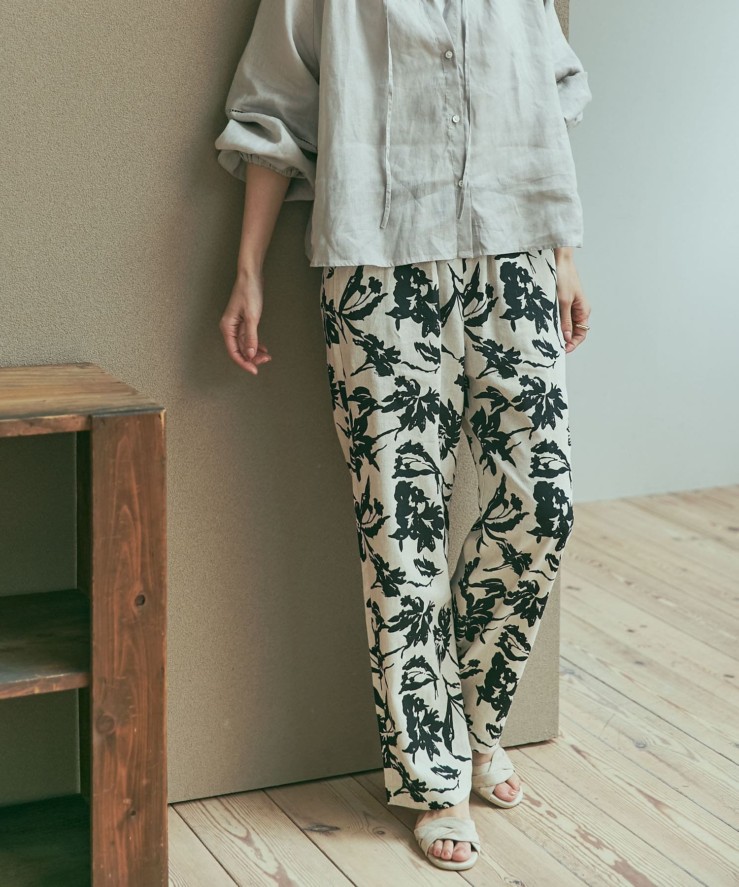 【アーバンリサーチ ドアーズ/URBAN RESEARCH DOORS】のリネンレーヨンフラワープリントパンツ インテリア・キッズ・メンズ・レディースファッション・服の通販 founy(ファニー) 　ファッション　Fashion　レディースファッション　Ladies' Fashion Online　パンツ　Pants　イエロー　Yellow　秋　Autumn/Fall　サンダル　Sandals　ストレート　Straight　フラット　Flat　フラワー　Flower　プリント　Print　ミックス　Mix　モノトーン　Monotone　リネン　Linen　ワイド　Wide　S/S・春夏　Ss・Spring/Summer　夏　Summer　2025年　2025　2025春夏・S/S　Ss,Spring/Summer,2025　NAT×BLK|ID: prp329100004488156 ipo3291000000032567122
