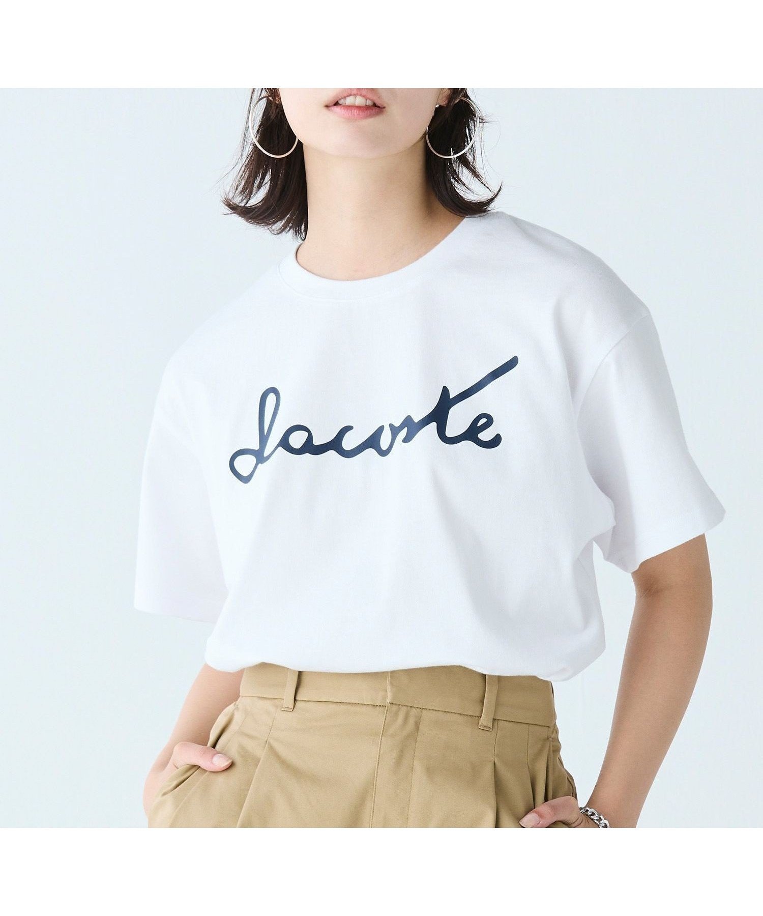 【ラコステ/LACOSTE】の【オンライン限定】LACOSTE スクリプトネームロゴ ルーズシルエットハーフスリーブTシャツ インテリア・キッズ・メンズ・レディースファッション・服の通販 founy(ファニー) 　ファッション　Fashion　レディースファッション　WOMEN　トップス・カットソー　Tops/Tshirt　シャツ/ブラウス　Shirts/Blouses　ロング / Tシャツ　T-Shirts　ジャケット　Jacket　スタイリッシュ　Stylish　フロント　Front　リラックス　Relax　エレガント 上品　Elegant　半袖　Short Sleeve　ホワイト|ID: prp329100004488493 ipo3291000000031772956