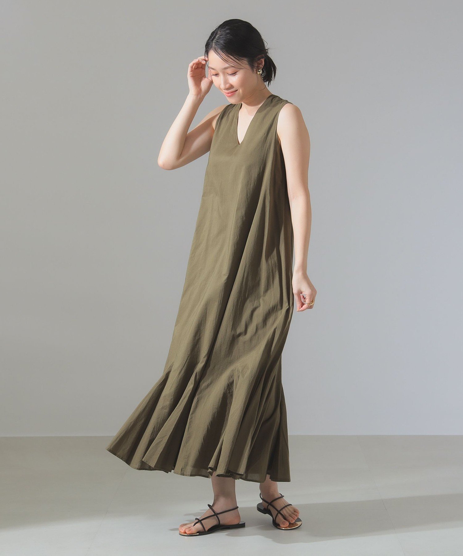 【デミルクス ビームス/Demi-Luxe BEAMS】の【別注】MARIHA / 夏の月影 ソリッドワンピース 25SS 旅行 お呼ばれ インテリア・キッズ・メンズ・レディースファッション・服の通販 founy(ファニー) 　ファッション　Fashion　レディースファッション　WOMEN　ワンピース　Dress　インド　India　エレガント 上品　Elegant　カーディガン　Cardigan　シューズ　Shoes　ジャケット　Jacket　ドレス　Dress　ネップ　Nep Yarn　バランス　Balance　フラット　Flat　プリント　Print　ヘムライン　Hemline　別注　Special Order　リゾート　Resort　おすすめ　Recommend　夏　Summer　旅行　Travel　2025年　2025　2025春夏・S/S　Ss,Spring/Summer,2025　別注FOREST|ID: prp329100004489428 ipo3291000000031989890