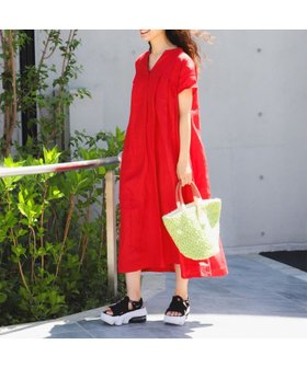 【ビームス ウイメン/BEAMS】の【ワンピ/レディース/ロング丈/楽ちん/シンプル/きれいめ/25SS】リネン タック キーネック ワンピース リラックス 人気、トレンドファッション・服の通販 founy(ファニー) ファッション Fashion レディースファッション Ladies' Fashion Online ワンピース Dress おすすめ Recommend キャップ Cap キャミソール Camisole シンプル Simple スニーカー Sneakers フロント Front ペチコート Petticoat リネン Linen リラックス Relax ロング Long エレガント 上品 Elegant 人気 Popularity 楽ちん Easy |ID:prp329100004489885