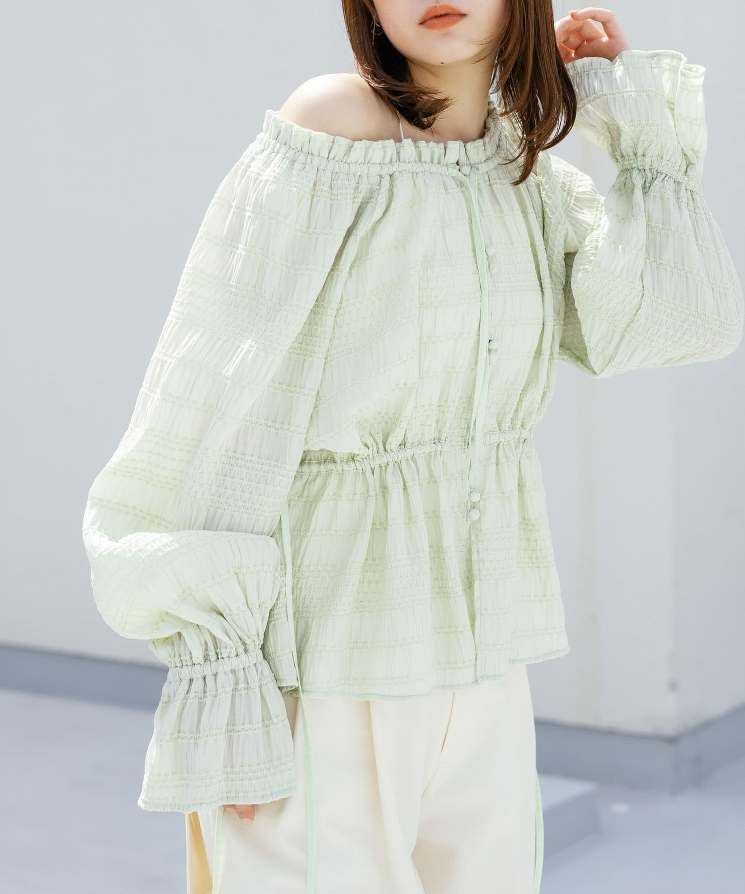 【ケービーエフ/KBF / URBAN RESEARCH】の2WAYオフショルブラウス インテリア・キッズ・メンズ・レディースファッション・服の通販 founy(ファニー) 　ファッション　Fashion　レディースファッション　WOMEN　トップス・カットソー　Tops/Tshirt　シャツ/ブラウス　Shirts/Blouses　2025年　2025　2025春夏・S/S　Ss,Spring/Summer,2025　インナー　Inner　オフショルダー　Off Shoulder　サロペット　Overalls　シャーリング　Shirring　ボトム　Bottom　夏　Summer　S/S・春夏　Ss・Spring/Summer　L.GREEN|ID: prp329100004489903 ipo3291000000031989737