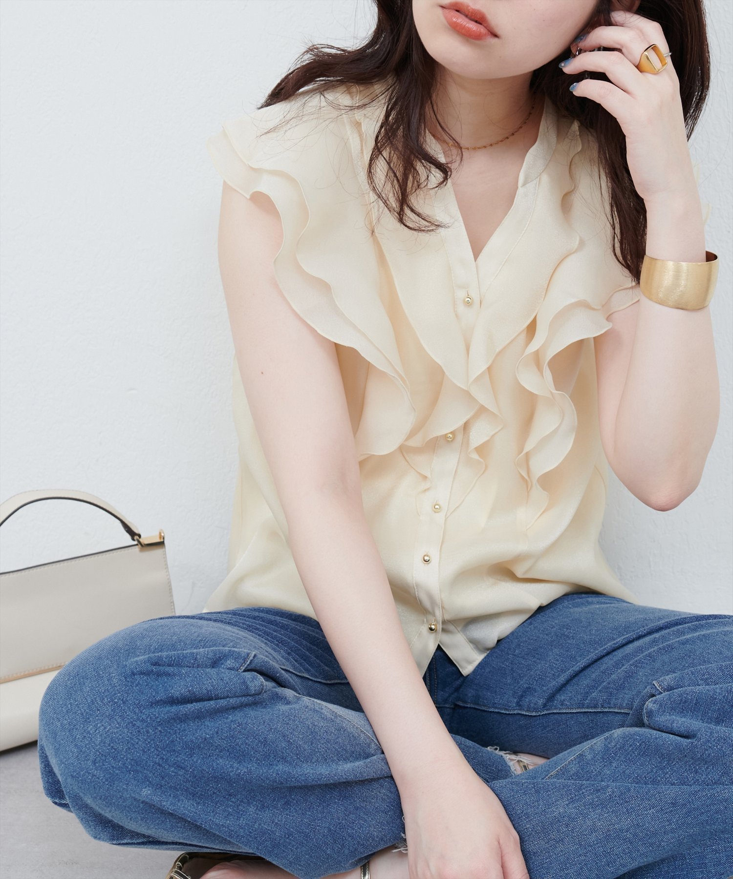 【ナチュラルクチュール/natural couture】のラッフルフリルキーネックブラウス インテリア・キッズ・メンズ・レディースファッション・服の通販 founy(ファニー) 　ファッション　Fashion　レディースファッション　Fashion for Women　トップス・カットソー　Cut & Sew Tops　シャツ・ブラウス・オフィスカジュアル　Elegant Blouses & Button-Ups　2025年　2025　2025春夏・S/S　Spring/Summer 2025 SS25　イエロー　Yellow　デニム　Denim, Jeans Material　トレンド　Trend, Trending Now　フリル　Frill, Ruffle　フレア　Flare, Flared　ワイド　Wide, Wide Fit　エレガント 上品　Elegant　ライトベージュ|ID: prp329100004489904 ipo3291000000033292028
