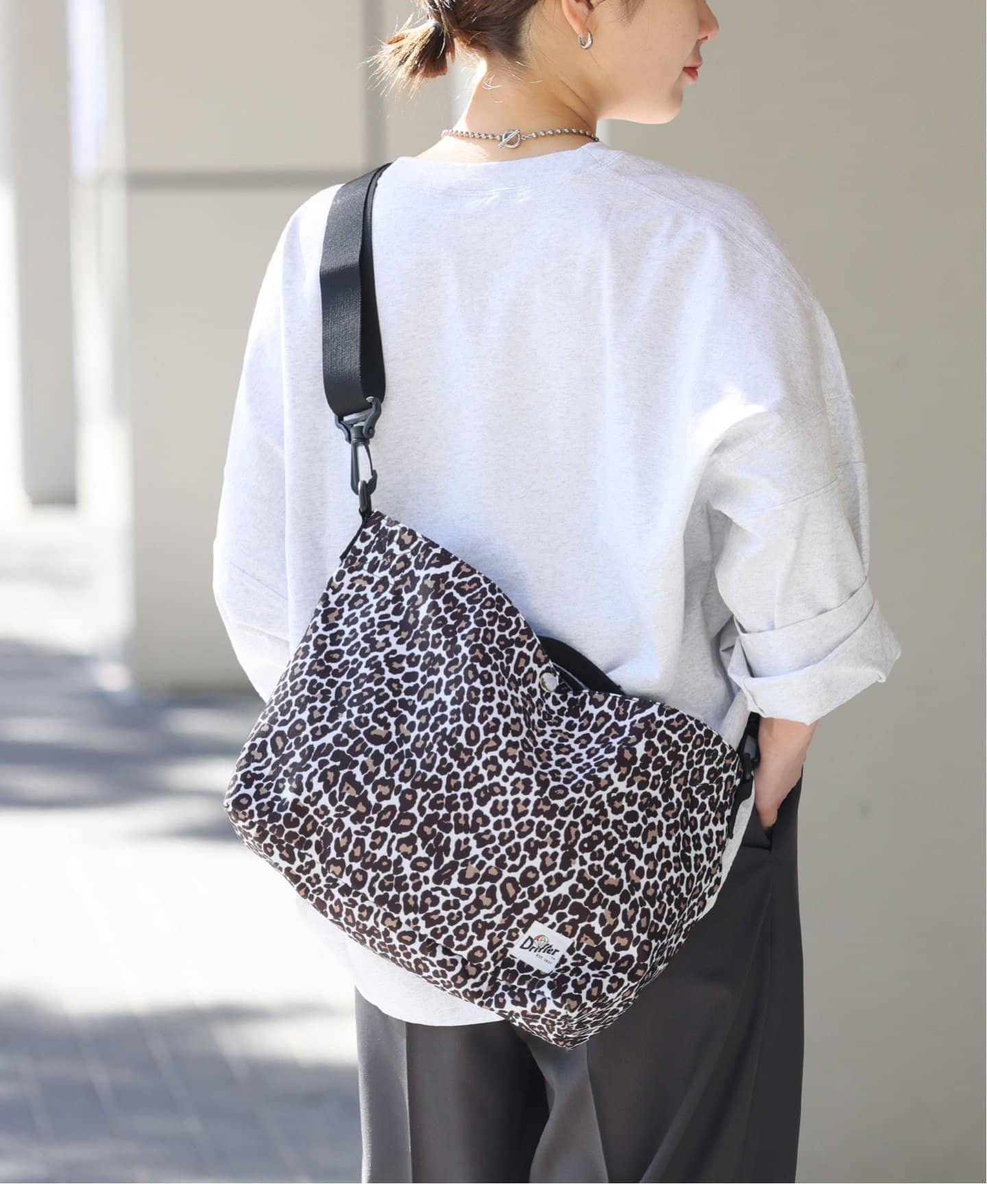 【ジャーナルスタンダード レリューム/JOURNAL STANDARD relume】の《WEB限定追加 》【Drifter/ドリフター】CARRY ALL BAG レオパード インテリア・キッズ・メンズ・レディースファッション・服の通販 founy(ファニー) 　ファッション　Fashion　レディースファッション　WOMEN　2025年　2025　2025春夏・S/S　Ss,Spring/Summer,2025　レオパード　Leopard　ホワイト B|ID: prp329100004489961 ipo3291000000031906995