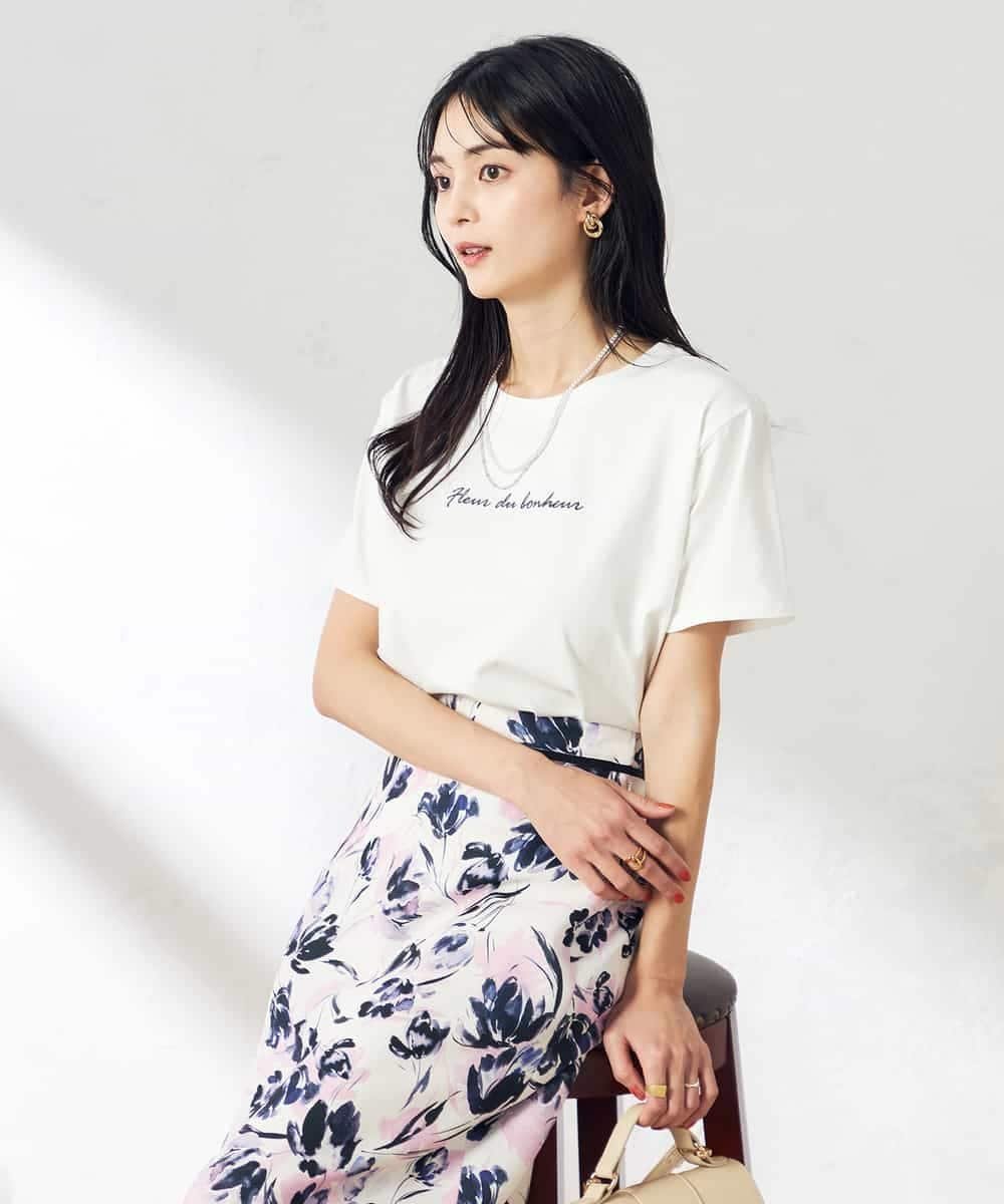 【アー ヴェー ヴェー/a.v.v】の【コットン100%】ハンドレター調ロゴTシャツ インテリア・キッズ・メンズ・レディースファッション・服の通販 founy(ファニー) 　ファッション　Fashion　レディースファッション　WOMEN　トップス・カットソー　Tops/Tshirt　シャツ/ブラウス　Shirts/Blouses　ロング / Tシャツ　T-Shirts　コンパクト　Compact　シンプル　Simple　定番　Standard　ハンド　Hand　再入荷　Restock/Back In Stock/Re Arrival　おすすめ　Recommend　ホワイト|ID: prp329100004490282 ipo3291000000031752782