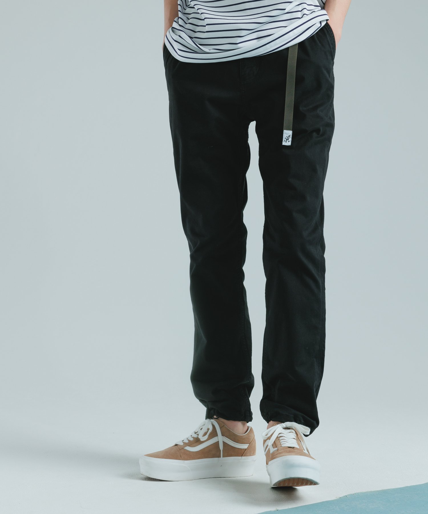 【アダムエロペ /ADAM ET ROPE' / MEN】の【別注】《WEB限定 GRAMICCI / グラミチ》NN PANTS / GARMENT DYE TIGHT FIT インテリア・キッズ・メンズ・レディースファッション・服の通販 founy(ファニー) 　ファッション　Fashion　メンズファッション　MEN　ボトムス　Bottoms/Men　アウトドア　Outdoor　カリフォルニア　California　スウェット　Sweat　ストレッチ　Stretch　トレンド　Trend　定番　Standard　人気　Popularity　パーカー　Hoodie　ブルゾン　Blouson　ポケット　Pocket　別注　Special Order　おすすめ　Recommend　2024年　2024　2024春夏・S/S　Ss,Spring/Summer,2024　ブラック(01)|ID: prp329100004494612 ipo3291000000031698189