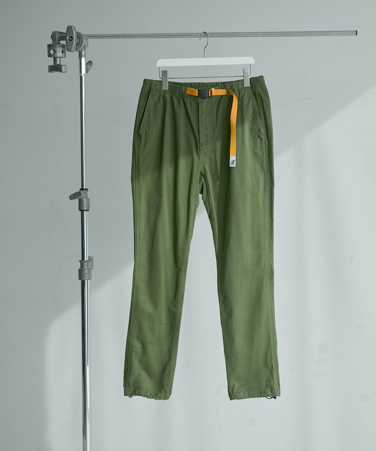 【アダムエロペ /ADAM ET ROPE' / MEN】の【別注】《WEB限定 GRAMICCI / グラミチ》NN PANTS / GARMENT DYE TIGHT FIT インテリア・キッズ・メンズ・レディースファッション・服の通販 founy(ファニー) 　ファッション　Fashion　メンズファッション　MEN　ボトムス　Bottoms/Men　アウトドア　Outdoor　カリフォルニア　California　スウェット　Sweat　ストレッチ　Stretch　トレンド　Trend　定番　Standard　人気　Popularity　パーカー　Hoodie　ブルゾン　Blouson　ポケット　Pocket　別注　Special Order　おすすめ　Recommend　2024年　2024　2024春夏・S/S　Ss,Spring/Summer,2024　オリーブ(37)|ID: prp329100004494612 ipo3291000000031698194