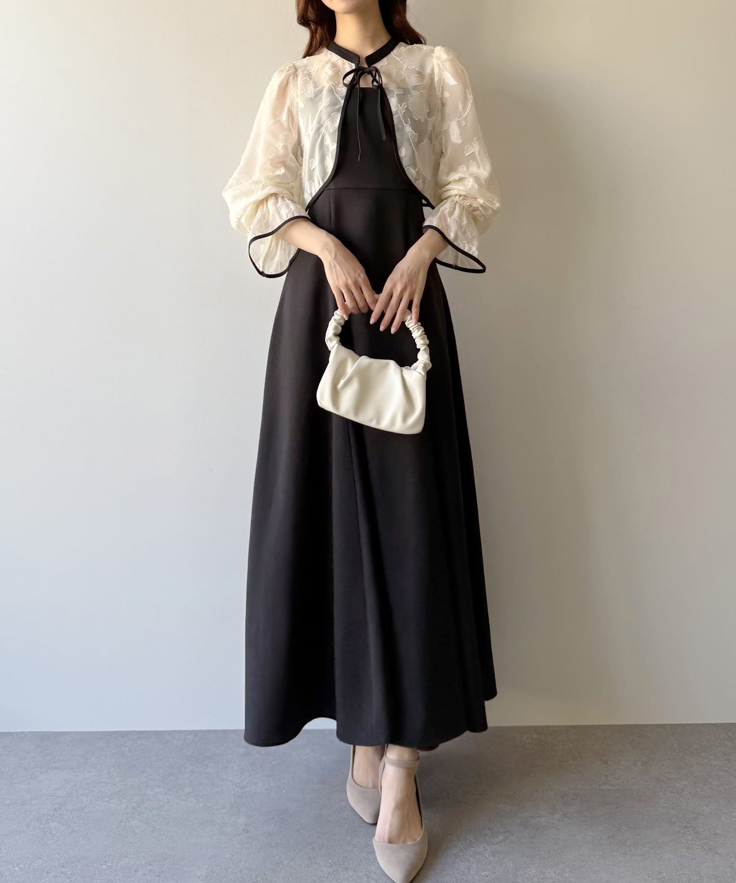 【ジュノア/JUNOAH】のmipiarl 前後2wayフラワージャガードシアーボレロ+フレアキャミワンピース インテリア・キッズ・メンズ・レディースファッション・服の通販 founy(ファニー) 　ファッション　Fashion　レディースファッション　WOMEN　アウター　Coat Outerwear　ボレロ　Bolero jackets　ワンピース　Dress　キャミワンピース　No Sleeve Dresses　ボレロ　Bolero　ブラックアイボリー|ID: prp329100004495112 ipo3291000000031702587