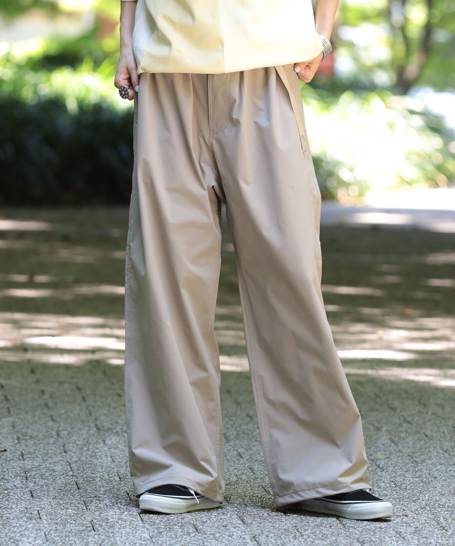 【ビームス ウイメン/BEAMS】の【7/3新規値下げ】【別注】Gramicci / イージー パンツ スポーツミックス インテリア・キッズ・メンズ・レディースファッション・服の通販 founy(ファニー) 　ファッション　Fashion　レディースファッション　Fashion for Women　パンツ　Pants & Trousers　おすすめ　Recommended / Our Picks　アウトドア　Outdoor Clothing　シューズ　Shoes, Footwear　スポーツ　Sports, Activewear　トレンド　Trend, Trending Now　ドローコード　Drawcord, Drawstring Cord　フロント　Front, Front Design　ミックス　Mix, Mixed Style　メッシュ　Mesh, Net Fabric　リップ　Lip, Lip Motif　ワイド　Wide, Wide Fit　別注　Limited Edition, Custom Order　A/W・秋冬　Autumn/Winter　軽量　Lightweight, Ultra Light　BEIGE|ID: prp329100004495312 ipo3291000000032755666