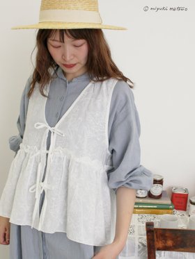 【サマンサモスモス/Samansa Mos2】の【miyuki matsuo*Samansa Mos2】刺繍ベスト 人気、トレンドファッション・服の通販 founy(ファニー) ファッション Fashion レディースファッション WOMEN アウター Coat Outerwear トップス・カットソー Tops/Tshirt ベスト/ジレ Gilets/Vests ギャザー Gather シンプル Simple フロント Front ベスト Vest モチーフ Motif リボン Ribbon |ID:prp329100004497432