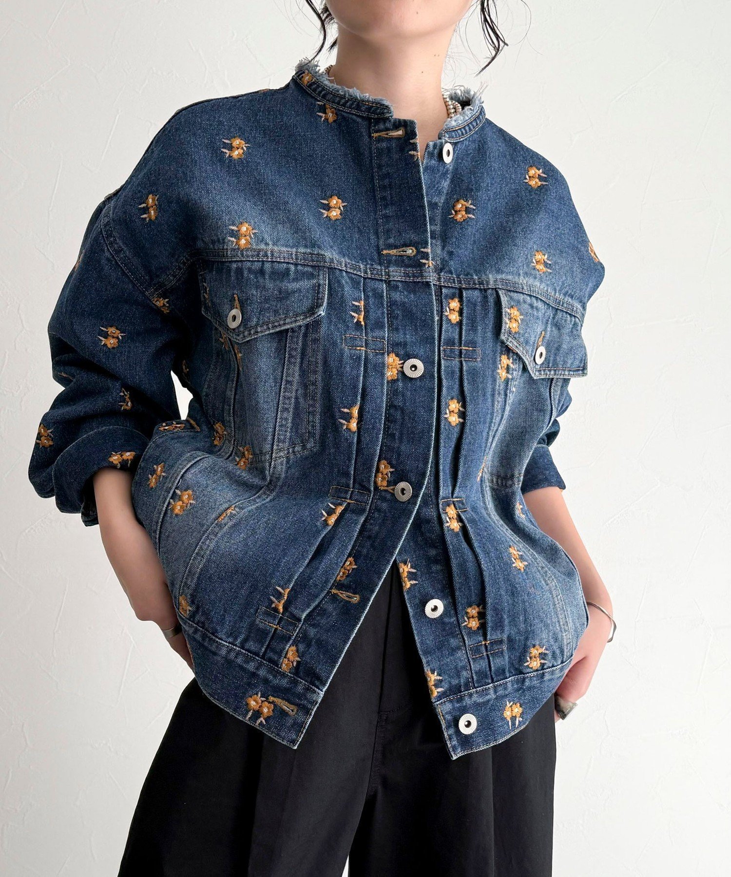 【その他のブランド/Other】の刺繍ノーカラーデニムジャケット 人気、トレンドファッション・服の通販 founy(ファニー) 　ファッション　Fashion　レディースファッション　WOMEN　アウター　Coat Outerwear　ジャケット　Jackets　デニムジャケット　Denim Jackets　2025年　2025　2025春夏・S/S　Ss,Spring/Summer,2025　インナー　Inner　カットソー　Cut And Sew　ジャケット　Jacket　デニム　Denim　フリンジ　Fringe　人気　Popularity　春　Spring　 other-1|ID: prp329100004497484 ipo3291000000031992316