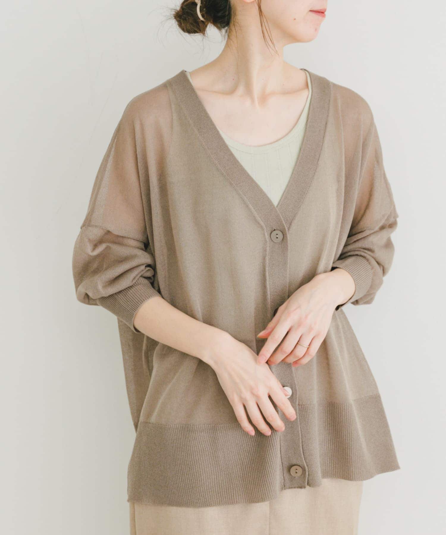 【その他のブランド/Other】のシアーVネックニットカーディガン インテリア・キッズ・メンズ・レディースファッション・服の通販 founy(ファニー) 　ファッション　Fashion　レディースファッション　WOMEN　トップス・カットソー　Tops/Tshirt　ニット　Knit Tops　カーディガン　Cardigans　Vネック　V-Neck　2025年　2025　2025春夏・S/S　Ss,Spring/Summer,2025　コンパクト　Compact　シアー　Sheer　エレガント 上品　Elegant　夏　Summer　S/S・春夏　Ss・Spring/Summer　MOC|ID: prp329100004498265 ipo3291000000031973161