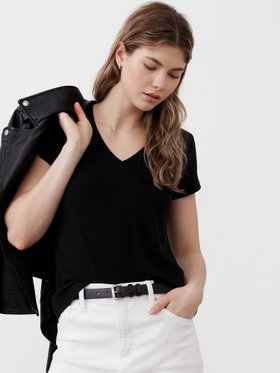 【バナナリパブリック ファクトリーストア/BANANA REPUBLIC FACTORY STORE】のBANANA REPUBLIC FACTORY STORE VネックタイムレスTシャツ 人気、トレンドファッション・服の通販 founy(ファニー) ファッション Fashion レディースファッション WOMEN トップス・カットソー Tops/Tshirt シャツ/ブラウス Shirts/Blouses ロング / Tシャツ T-Shirts Vネック V-Neck フォルム Form ベーシック Basic |ID:prp329100004499472
