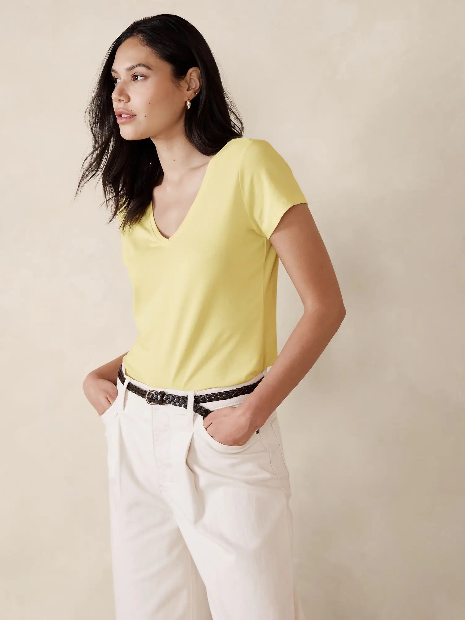 【バナナリパブリック ファクトリーストア/BANANA REPUBLIC FACTORY STORE】のBANANA REPUBLIC FACTORY STORE VネックタイムレスTシャツ インテリア・キッズ・メンズ・レディースファッション・服の通販 founy(ファニー) 　ファッション　Fashion　レディースファッション　Fashion for Women　トップス・カットソー　Cut & Sew Tops　シャツ・ブラウス・オフィスカジュアル　Elegant Blouses & Button-Ups　ロングTシャツ・Tシャツ　Longline T-Shirts & Tees　Vネックトップス　V-Neck Tops / V-Cut Neckline Shirts　フォルム　Silhouette, Form　ベーシック　Basic, Essential　YELLOW_MAIZE|ID: prp329100004499472 ipo3291000000033502191