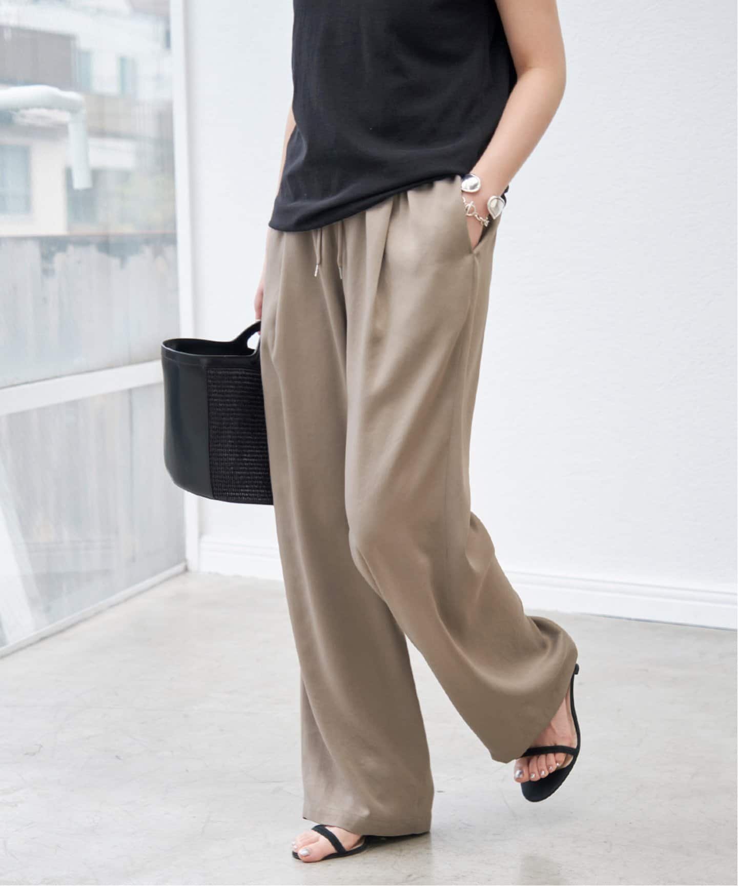 【スピック&スパン/Spick & Span】の《WEB限定追加2 》サテンイージーパンツ インテリア・キッズ・メンズ・レディースファッション・服の通販 founy(ファニー) 　ファッション　Fashion　レディースファッション　WOMEN　パンツ　Pants　再入荷　Restock/Back In Stock/Re Arrival　ベージュ A|ID: prp329100004499749 ipo3291000000031747006