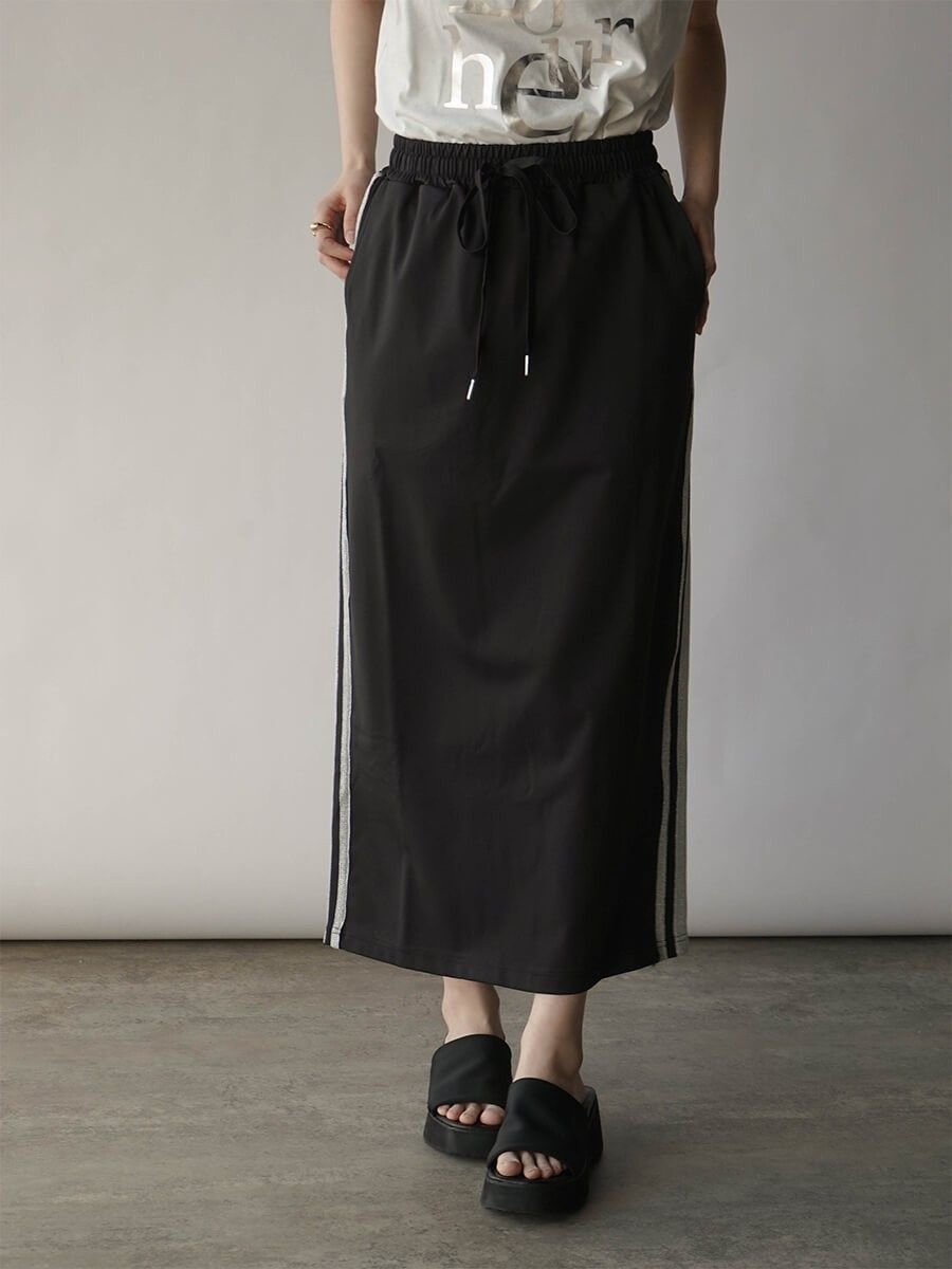 【ラシュッド/LASUD】のライントラックスカート インテリア・キッズ・メンズ・レディースファッション・服の通販 founy(ファニー) 　ファッション　Fashion　レディースファッション　WOMEN　スカート　Skirt　シャイニー　Shiny　ジップ　Zip　ジャージ　Jersey　スウェット　Sweat　スポーツ　Sports　スリット　Slit　トレンド　Trend　フェミニン　Feminine　ミックス　Mix　ブラック|ID: prp329100004500826 ipo3291000000031923379