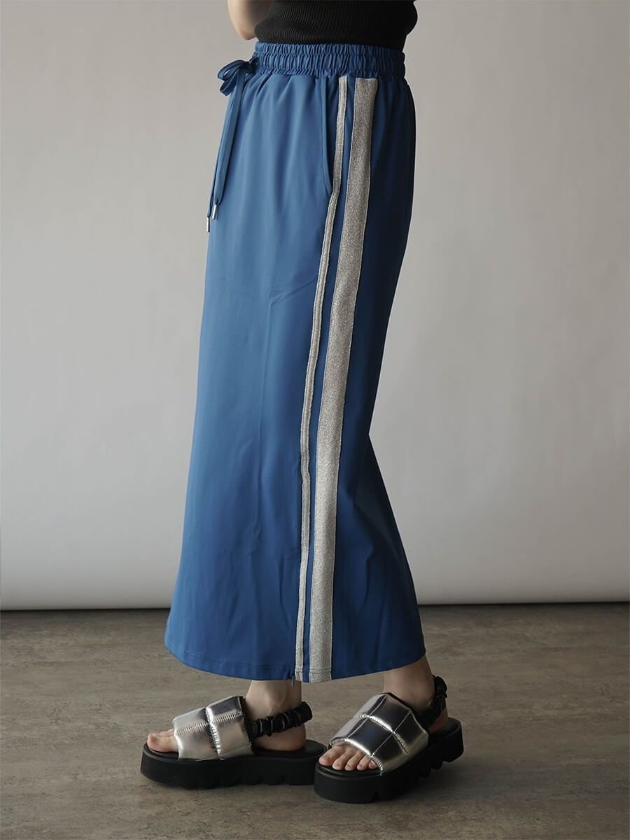 【ラシュッド/LASUD】のライントラックスカート インテリア・キッズ・メンズ・レディースファッション・服の通販 founy(ファニー) 　ファッション　Fashion　レディースファッション　Fashion for Women　スカート　Skirts　シャイニー　Shiny, Glossy Finish　ジップ　Zip, Zipper　スウェット / スエット　Sweatshirt, Sweatwear　スポーツ　Sports, Activewear　スリット　Slit, Slit Detail　トレンド　Trend, Trending Now　フェミニン　Feminine, Girly　ミックス　Mix, Mixed Style　ブルー|ID: prp329100004500826 ipo3291000000032623096