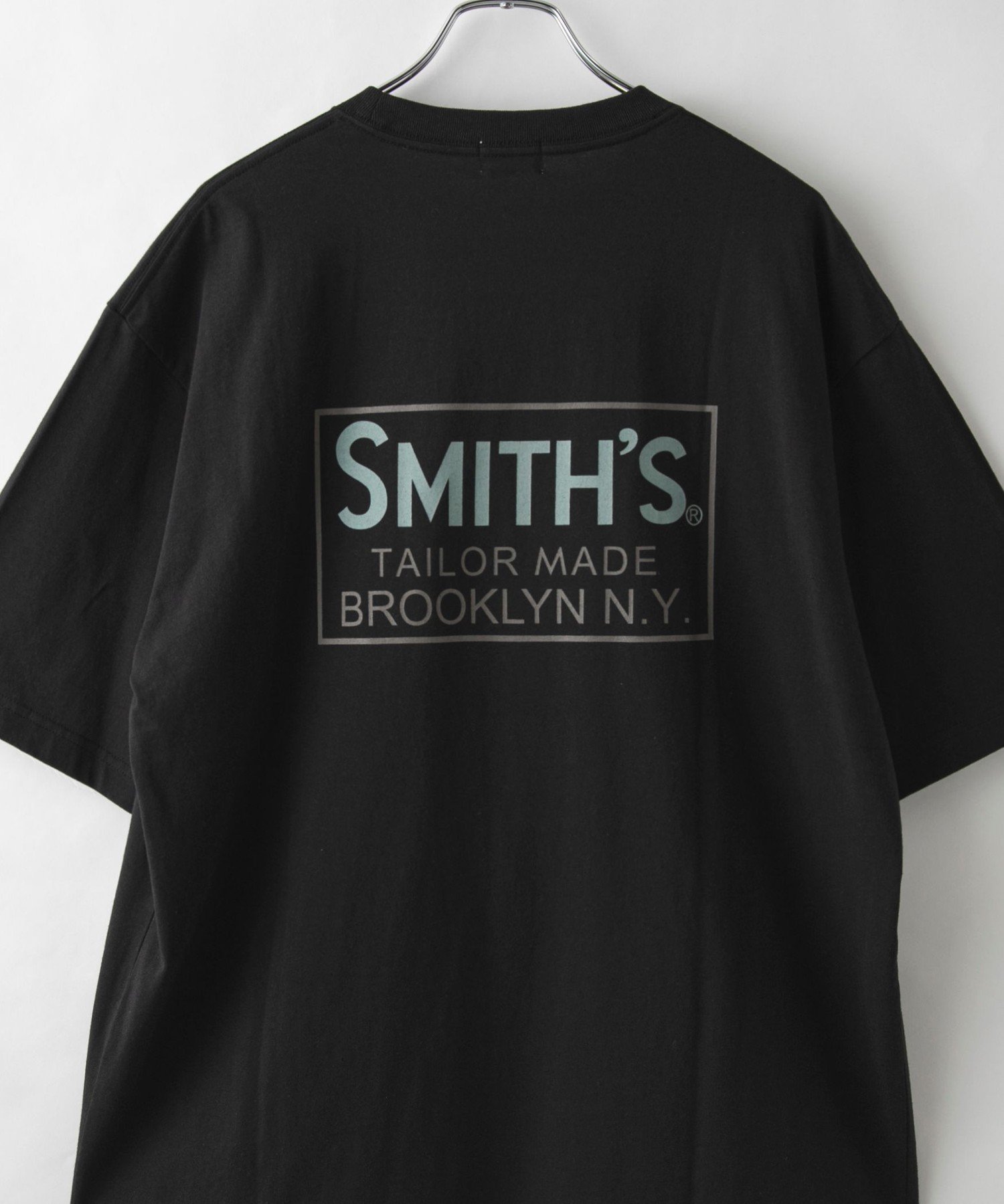 【コーエン メン/COEN / MEN】のSMITH S(スミス)別注ロゴプリントポケットTシャツ インテリア・キッズ・メンズ・レディースファッション・服の通販 founy(ファニー) 　ファッション　Fashion　メンズファッション　MEN　アメリカン　American　トレンド　Trend　ドロップ　Drop　ニューヨーク　New York　人気　Popularity　フロント　Front　プリント　Print　ベーシック　Basic　ボックス　Box　別注　Special Order　リゾート　Resort　リラックス　Relax　ルーズ　Loose　ワンポイント　One Point　ワーク　Work　おすすめ　Recommend　BLACK|ID: prp329100004503008 ipo3291000000031990698